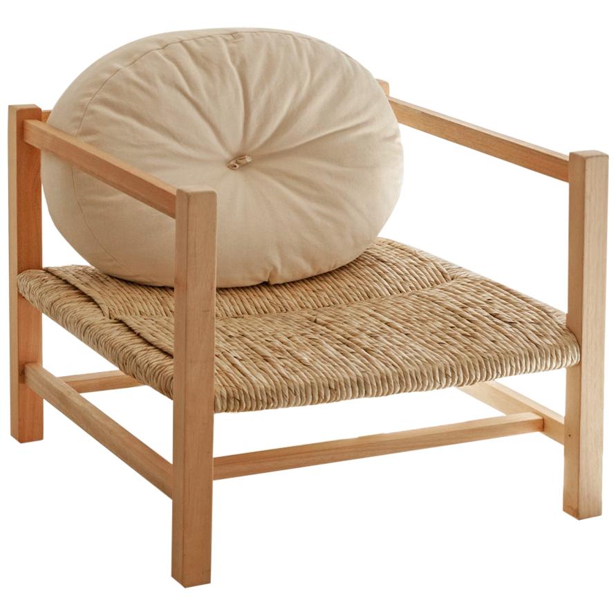 "Mapá" Contemporary Armchair in Wood and Braided Straw with Raw Cotton Cushion  For Sale