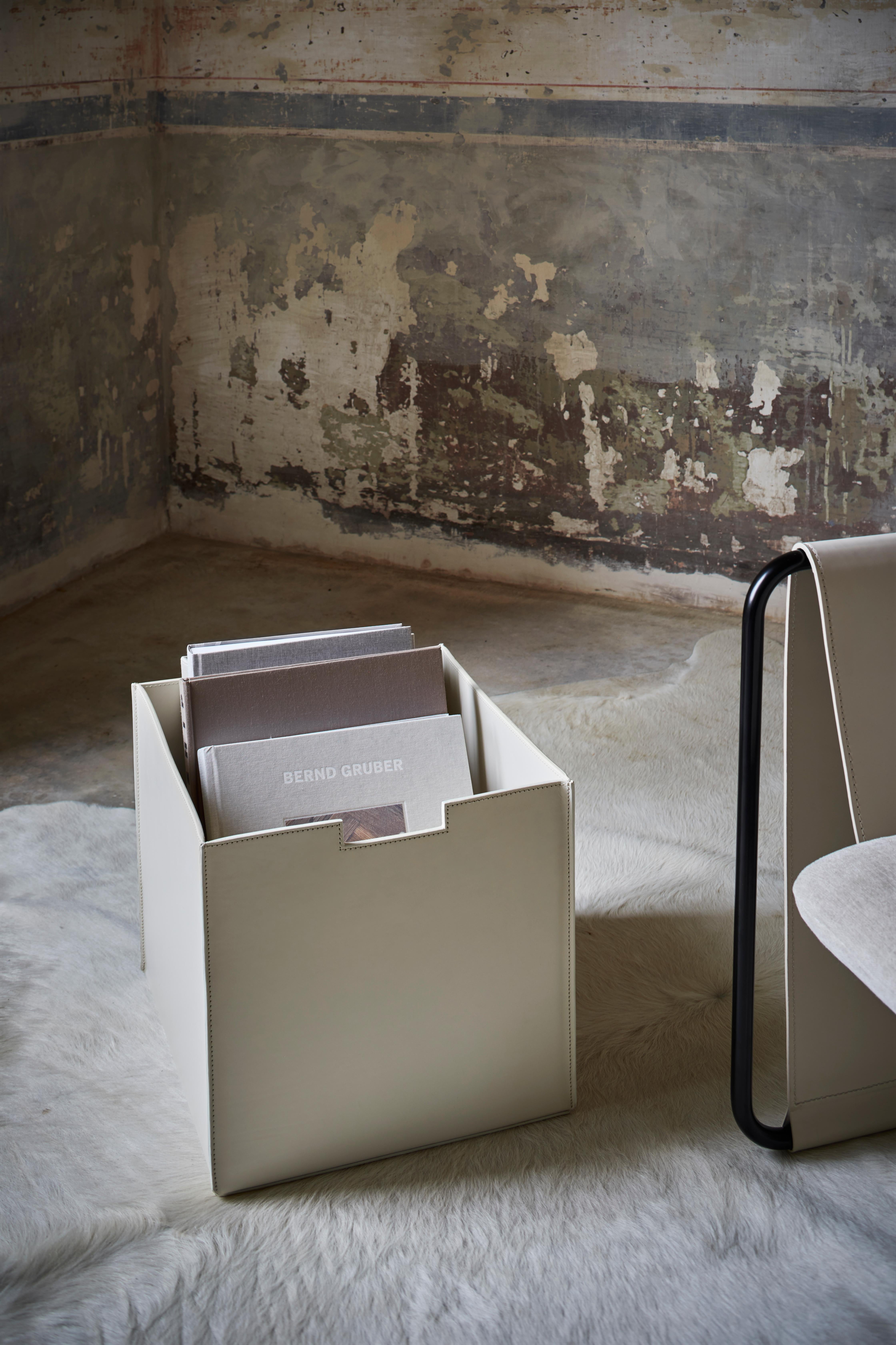 Organique Fauteuil contemporain 'KIMONO' Tissu et cuir beige, acier chromé en vente