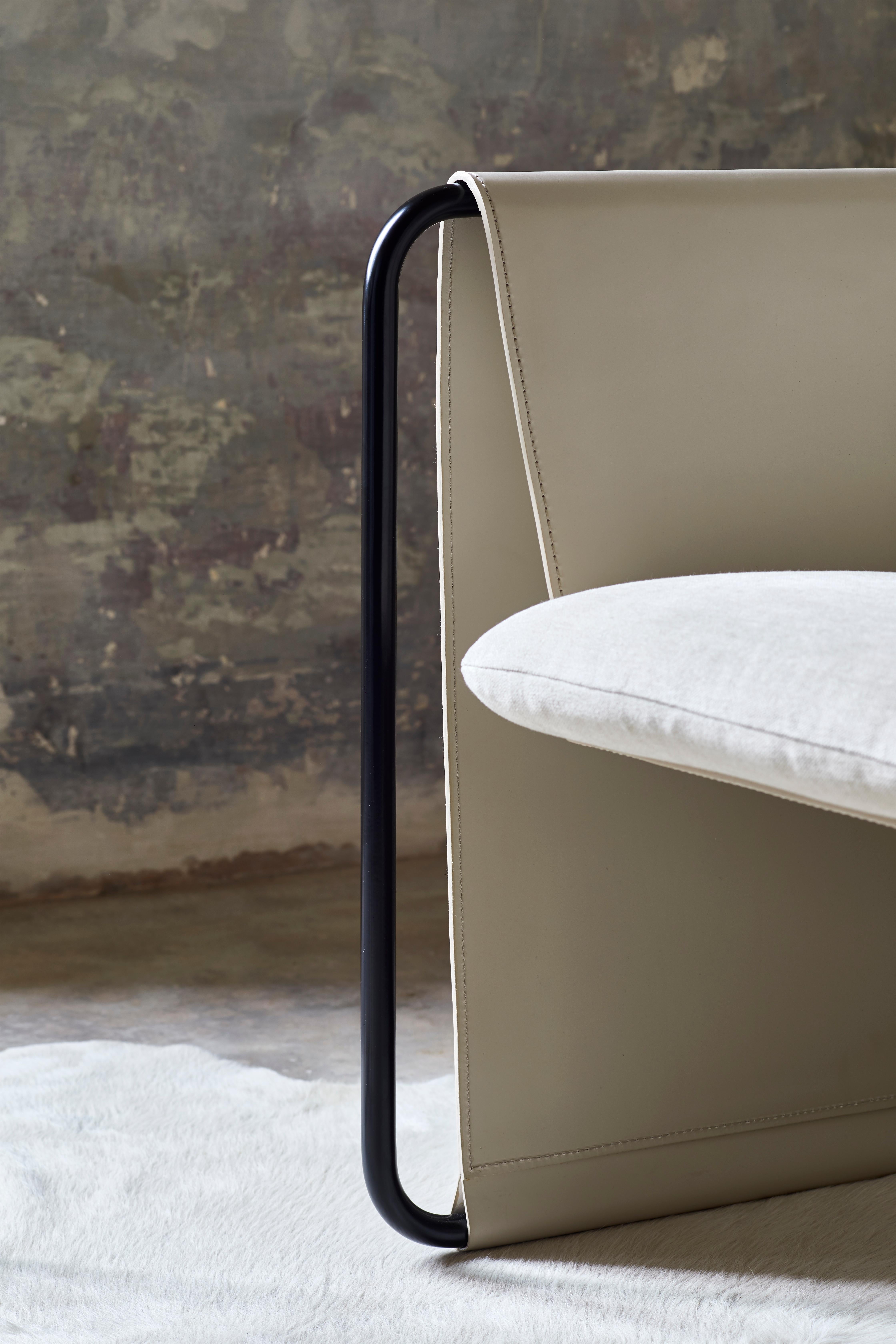 Cuir Fauteuil contemporain 'KIMONO' Tissu et cuir beige, acier chromé en vente
