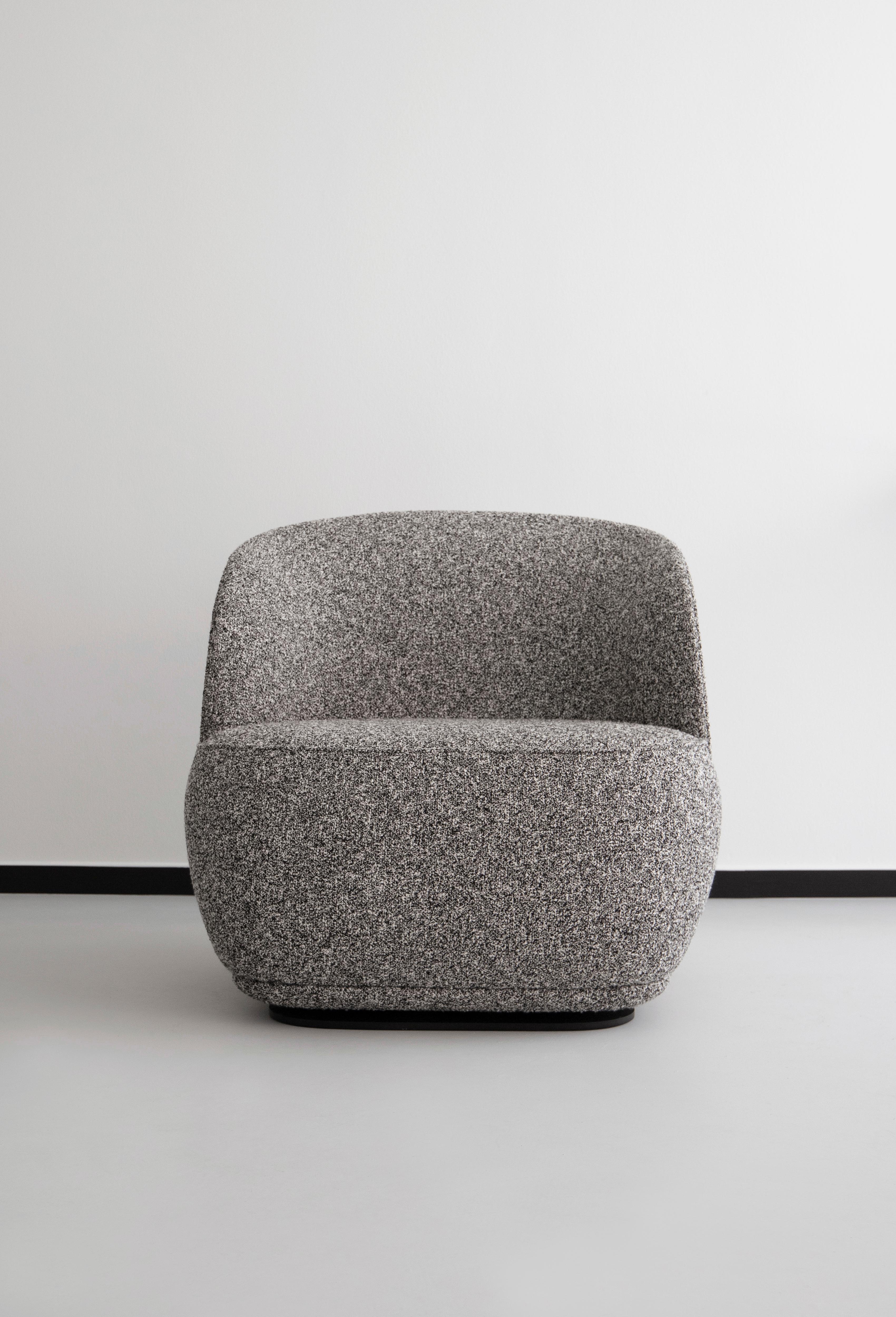 La Pipe lounge, armchair 
Design: Friends & Founders

Available with fixed base or return swivel
Upholstery available in a wide range of fabrics and leathers
Model shown (fabric): Kvadrat (Sahco) Zero 004
Swivel: as an option

Price may vary