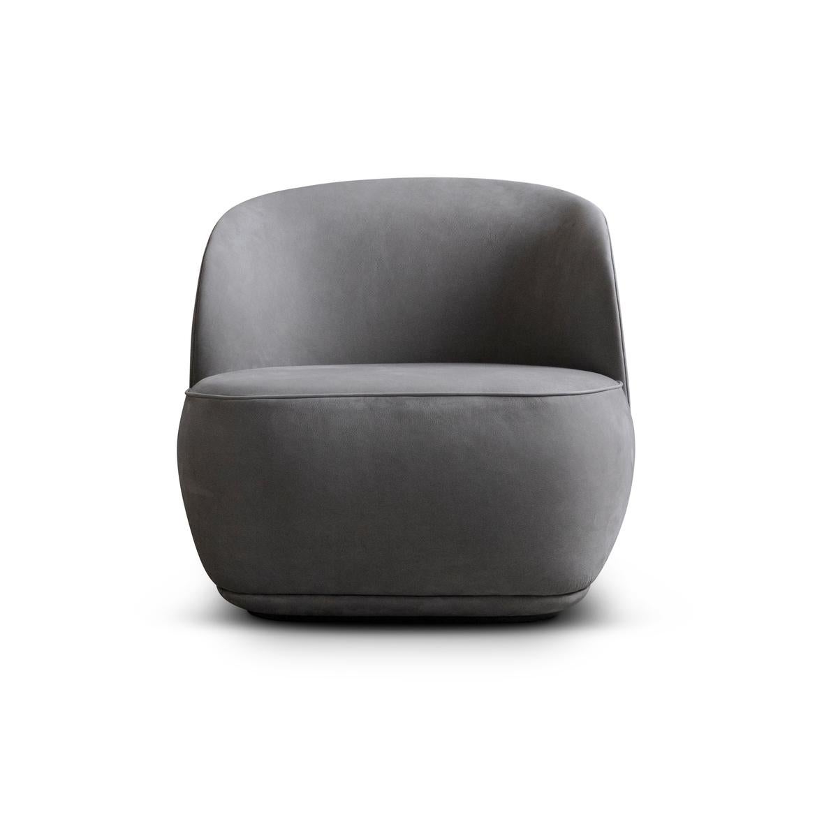 La Pipe lounge - armchair
Design: Friends & Founders

Available with fixed base or return swivel
Upholstery available in a wide range of fabrics and leathers
Model shown (fabric): Sorensen, Royal Nubuck 30254

Price may vary depending on the swivel