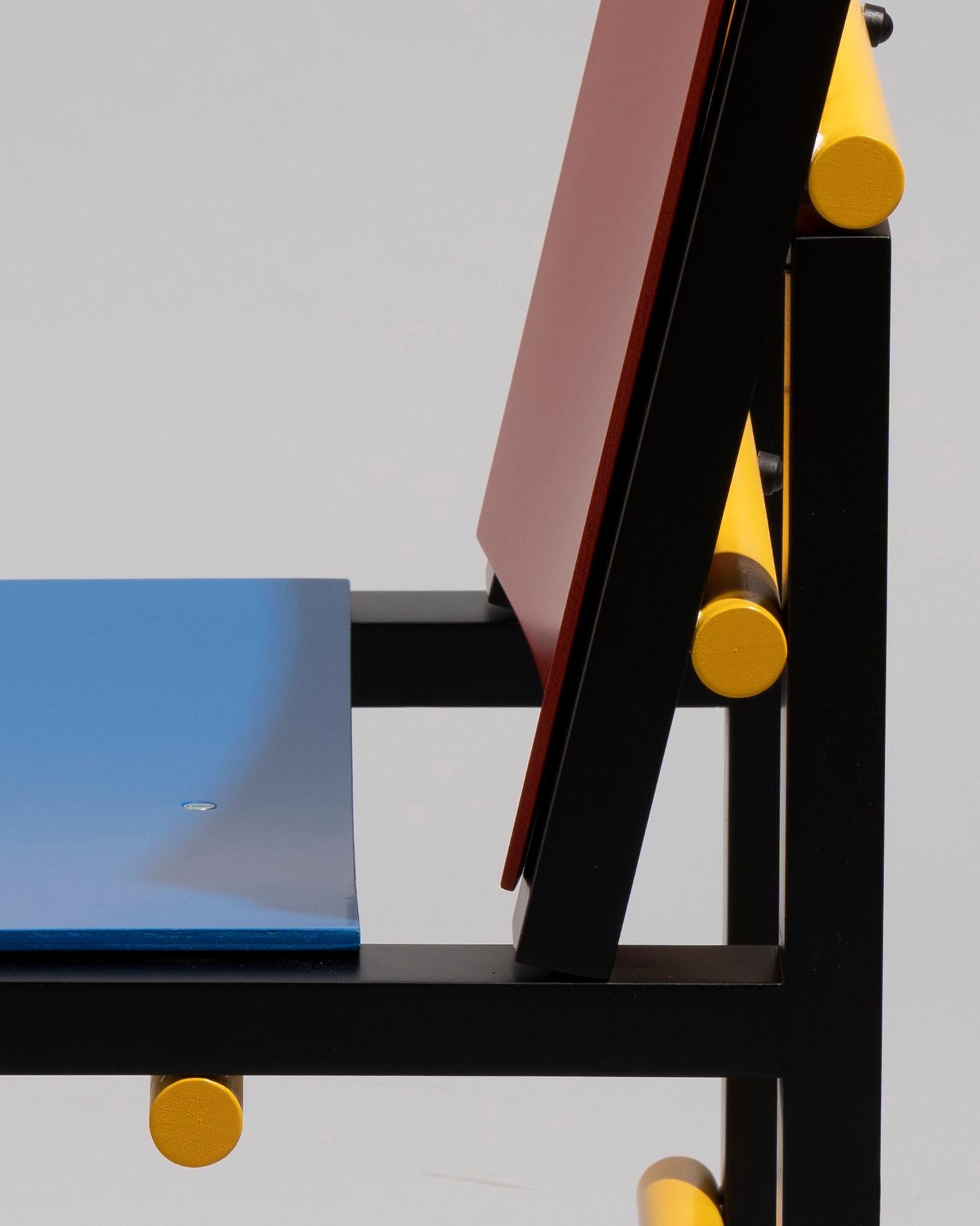 Moderner moderner zeitgenössischer Sessel aus rotem, blauem, gelbem und schwarzem Holz von Marc Morro (21. Jahrhundert und zeitgenössisch) im Angebot