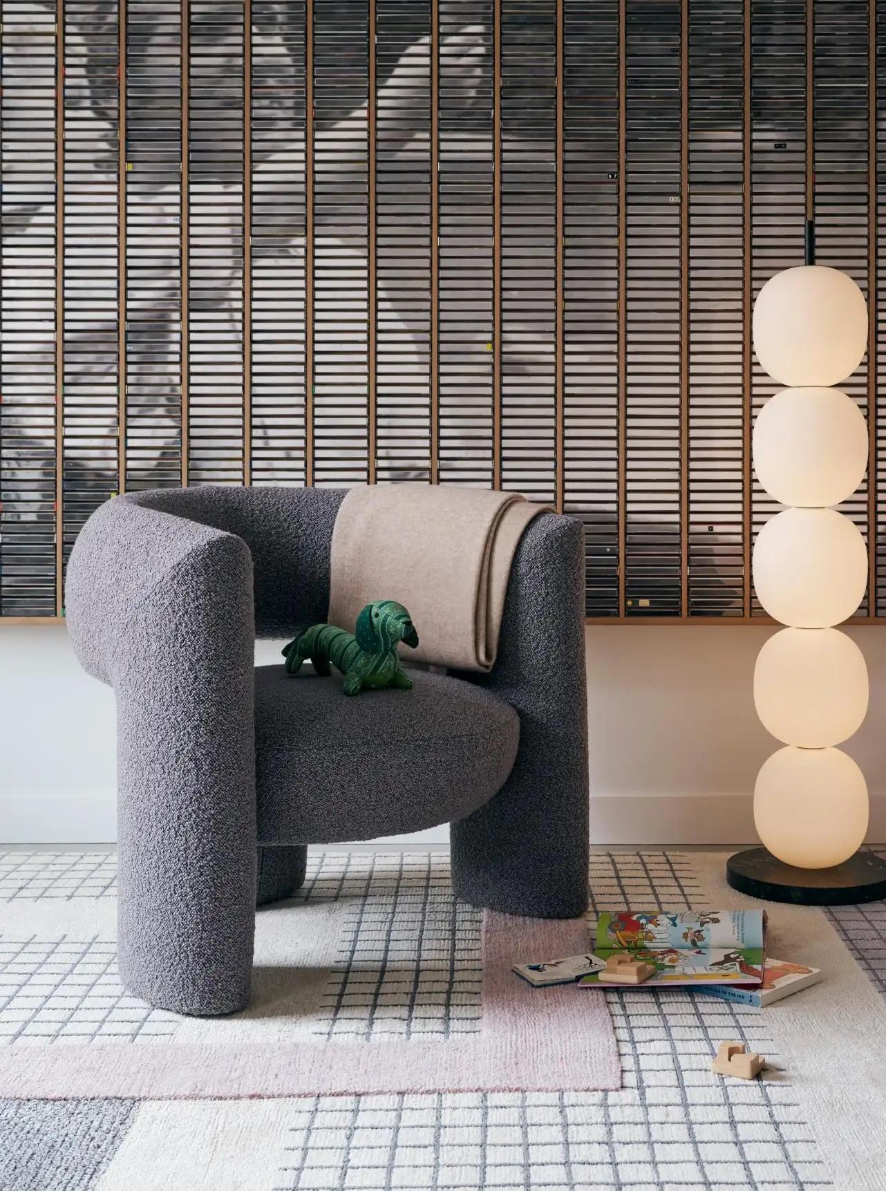 Contemporary Sessel 'Via del Corso' von Man of Parts, Nimbus 010 (Dedar) im Zustand „Neu“ im Angebot in Paris, IDF