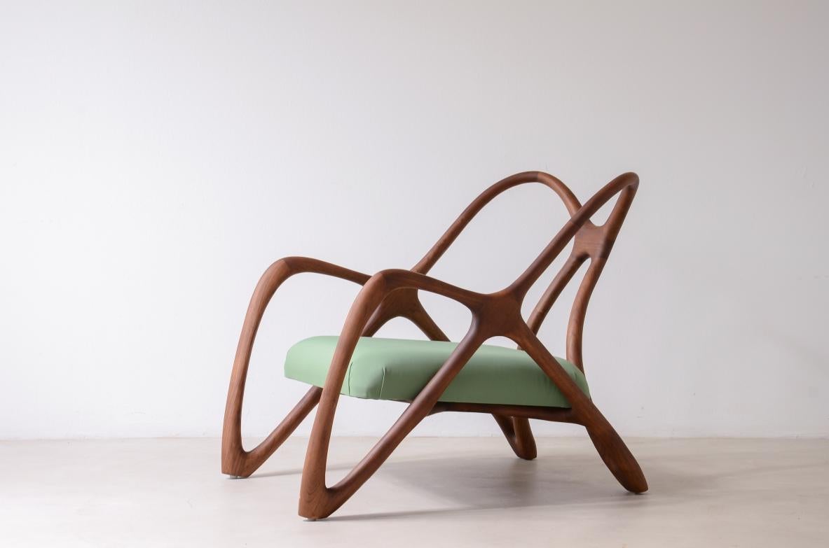 Sillón contemporáneo con formas antropomórficas en venta 3