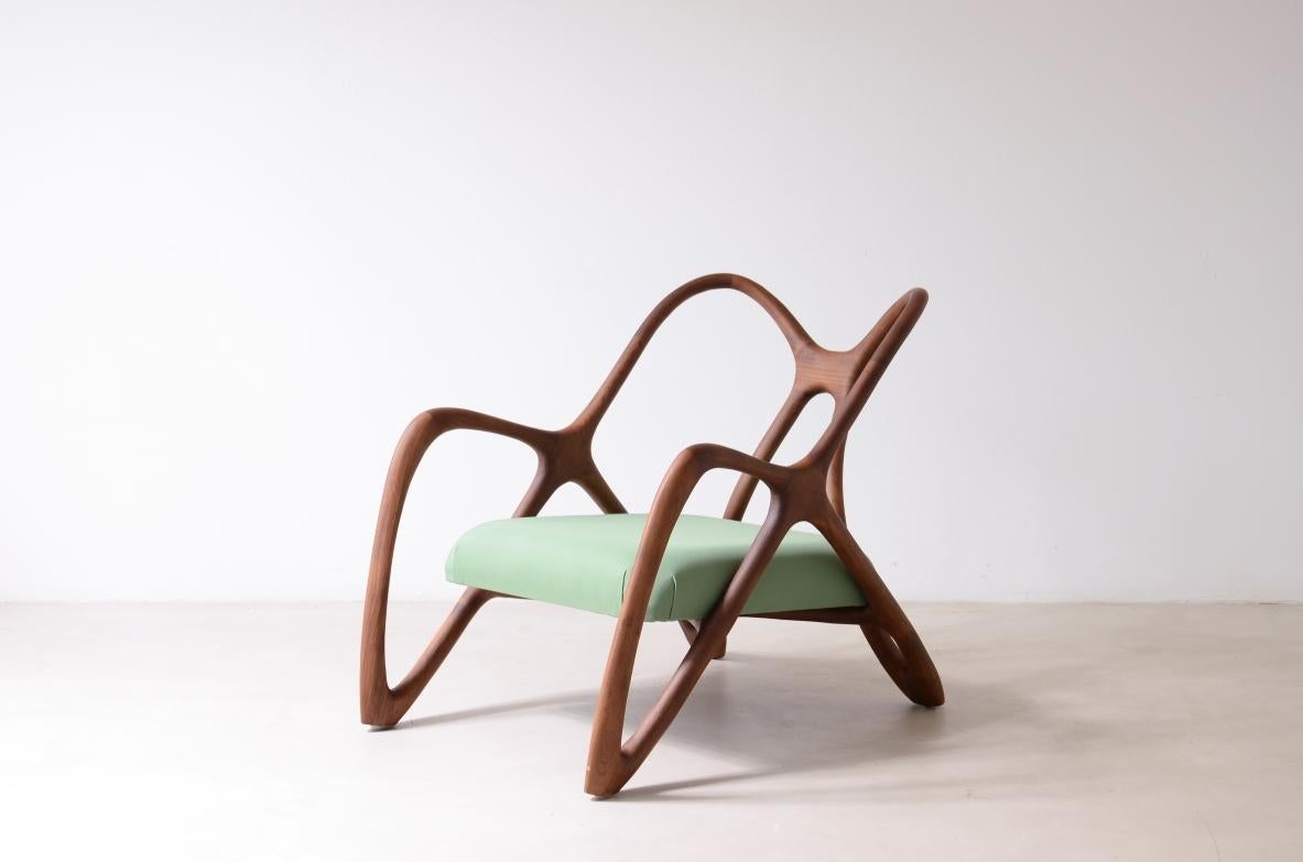Sillón contemporáneo con formas antropomórficas en venta 4