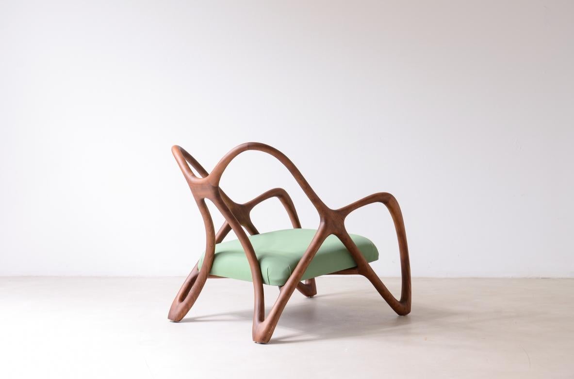 Sillón contemporáneo con formas antropomórficas Roble en venta