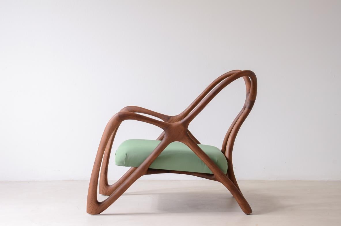 Sillón contemporáneo con formas antropomórficas en venta 2