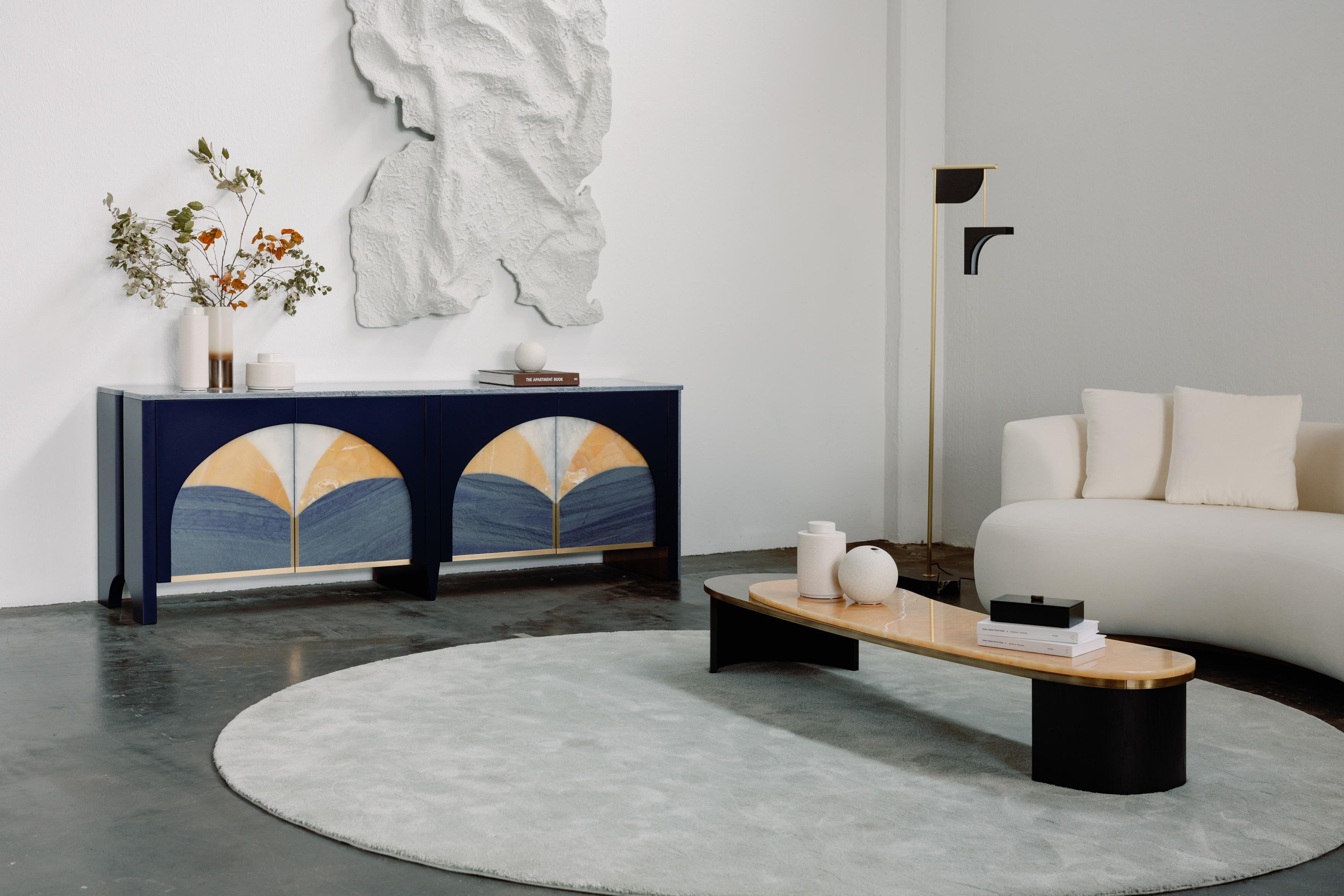 Moderne Table basse contemporaine AMONA, laiton onyx, fait à la main au Portugal par Greenapple en vente
