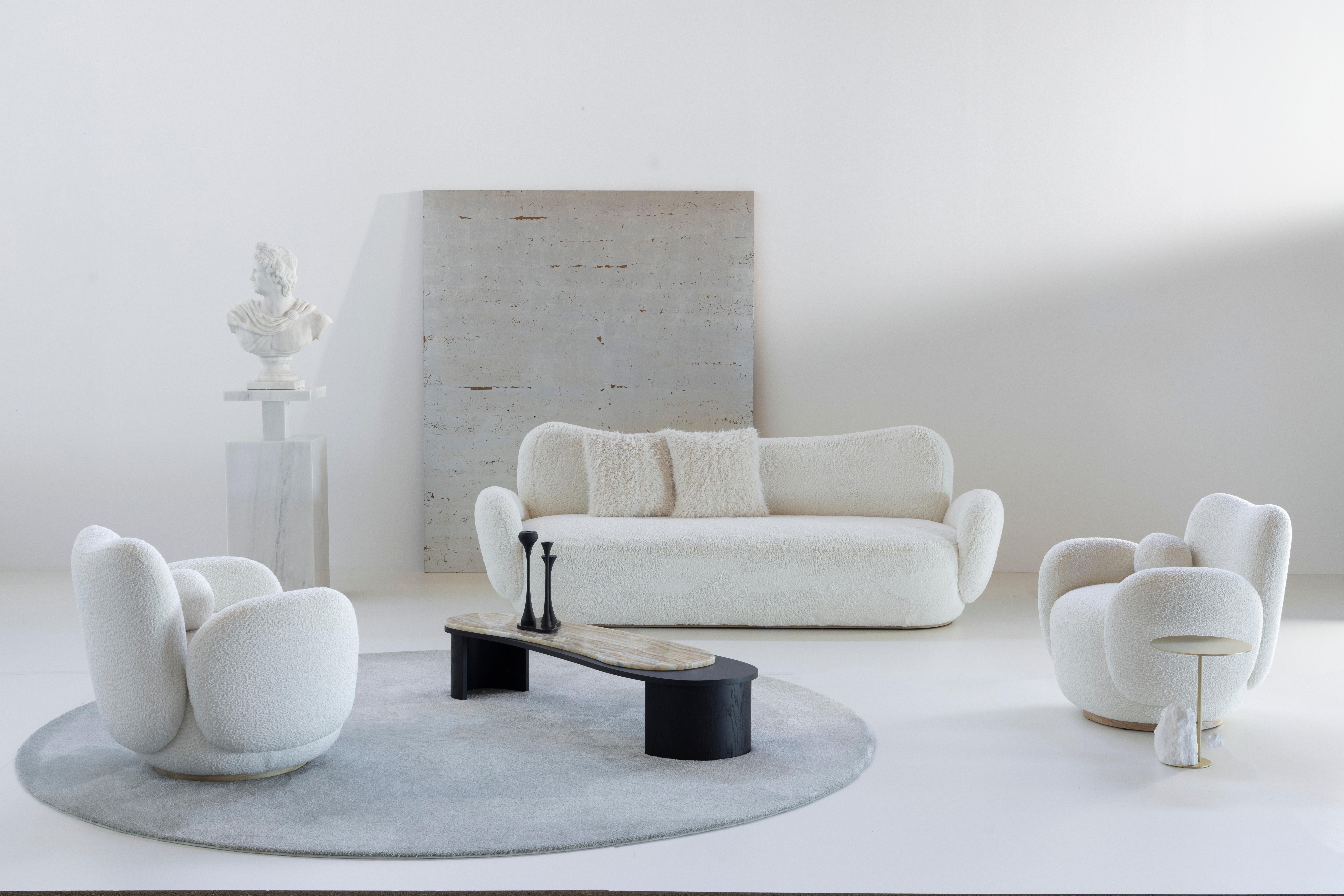 Table basse contemporaine AMONA, Collection S, fabriquée à la main au Portugal - Europe par Greenapple.

La table basse en pierre Armona s'inspire du paysage serein de l'île d'Armona, incarnant une beauté organique et une sophistication sans effort.