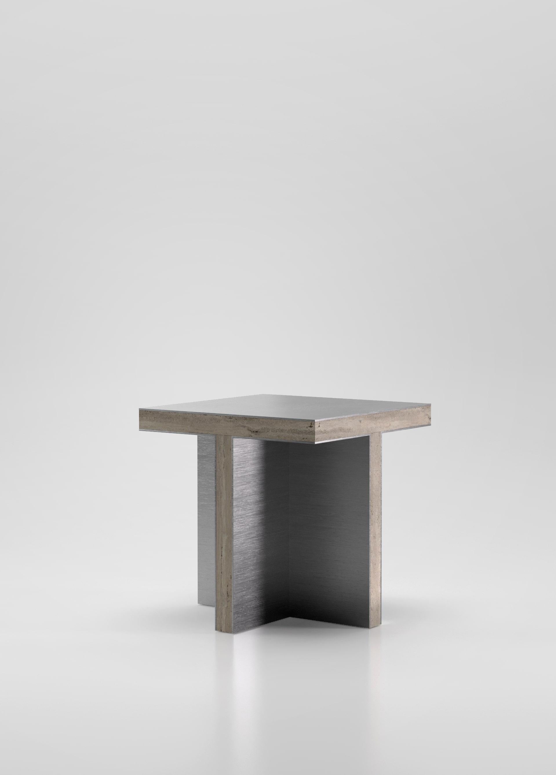 Table basse contemporaine Arris en acier et travertin Neuf - En vente à London, GB