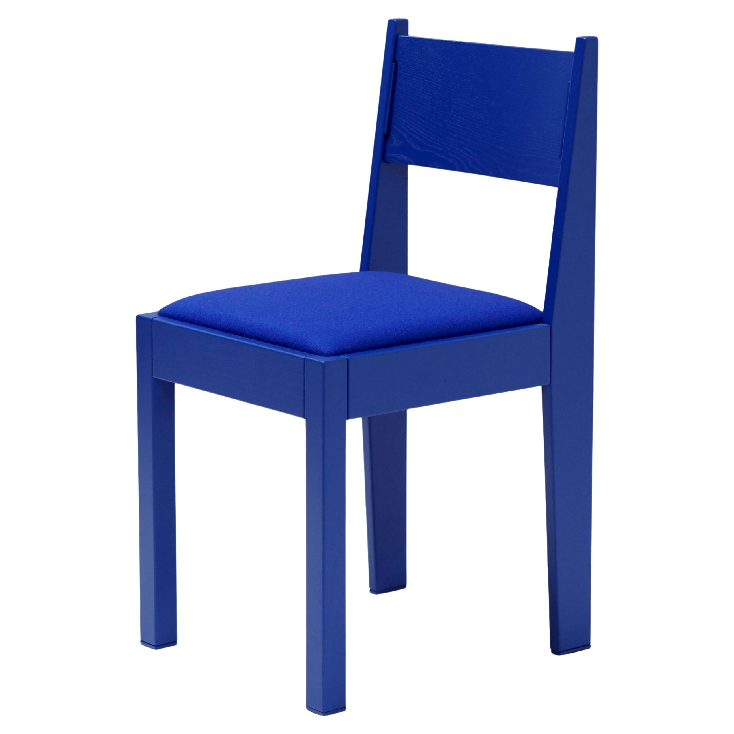 Zeitgenössischer Art-Déco-Stuhl, Sonderausgabe, Yves Klein Blau, anpassbar