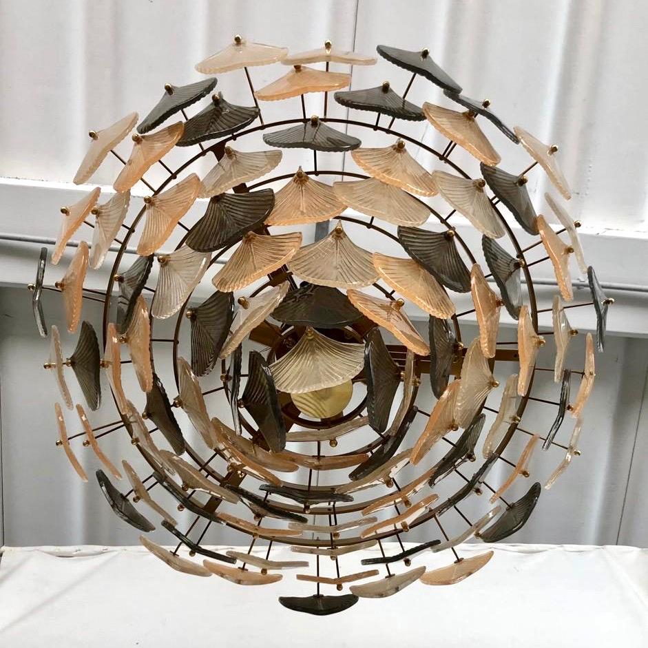 Bespoke Venetian customizable lighting fixture decorated with leaves in a typical Art Deco organic fan shape. Each Murano glass element, in smoked, ivory, and delicate pastel salmon pink tints, is individually handcrafted and engraved, suspended on