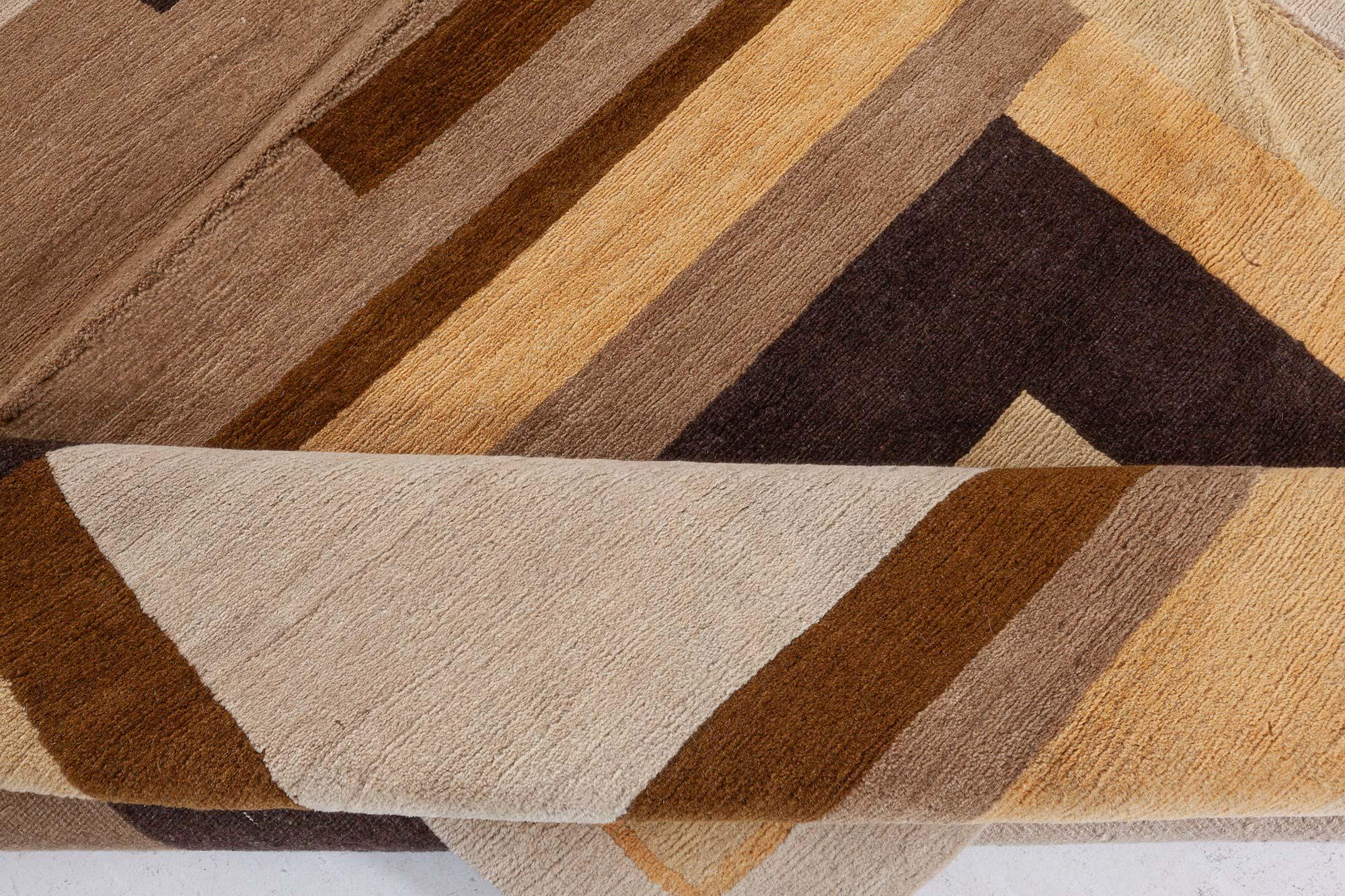 Zeitgenössischer, vom Art déco inspirierter brauner, beige und gelber Teppich von Doris Leslie Blau (Tibetisch) im Angebot