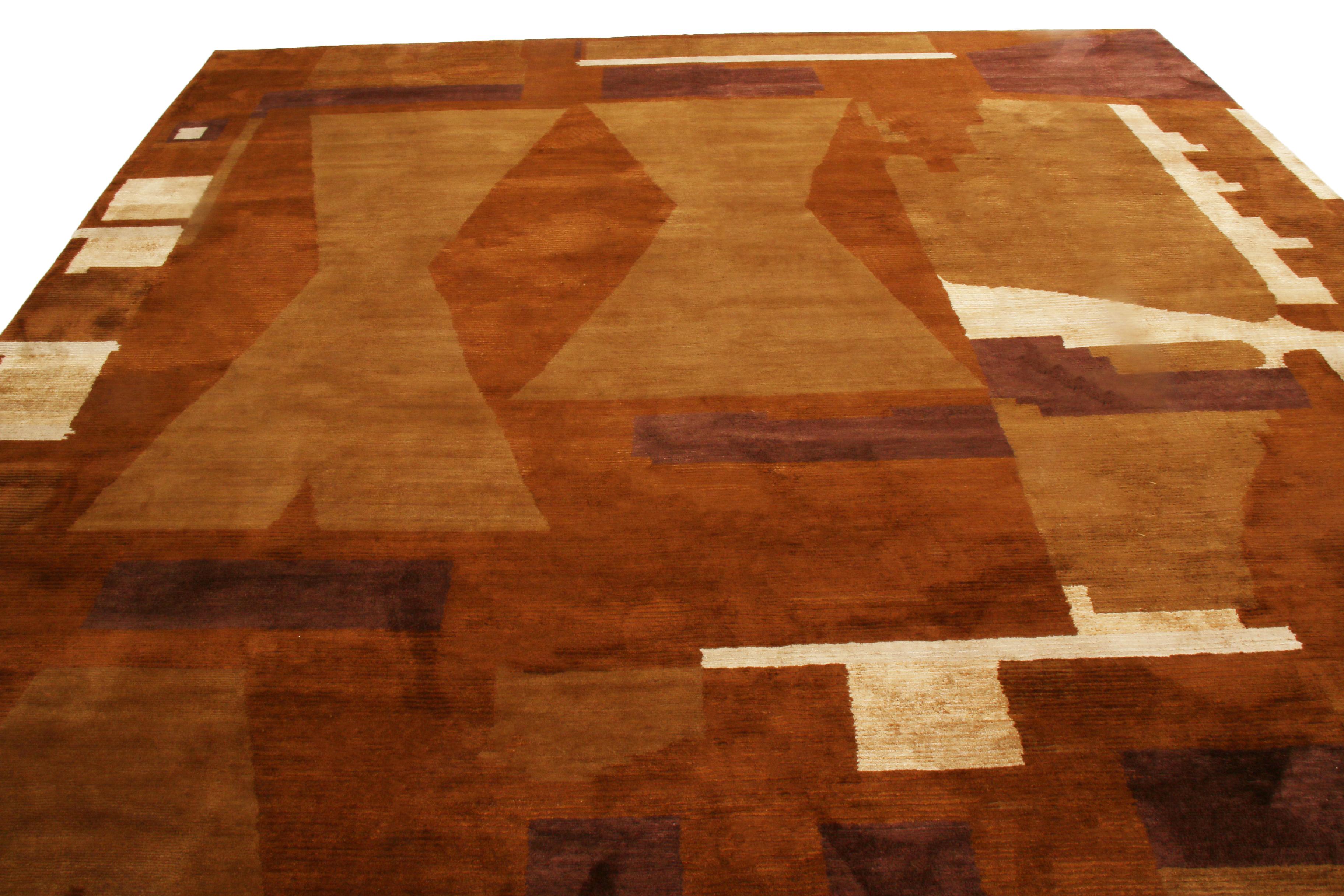 Originaria de Nepal, esta alfombra geométrica contemporánea presenta un diseño Art Déco, tejido a mano en lana de calidad y seda luminosa. Inspirado en una interpretación sin bordes poco común del estilo, la gran variedad de vértices verticales y