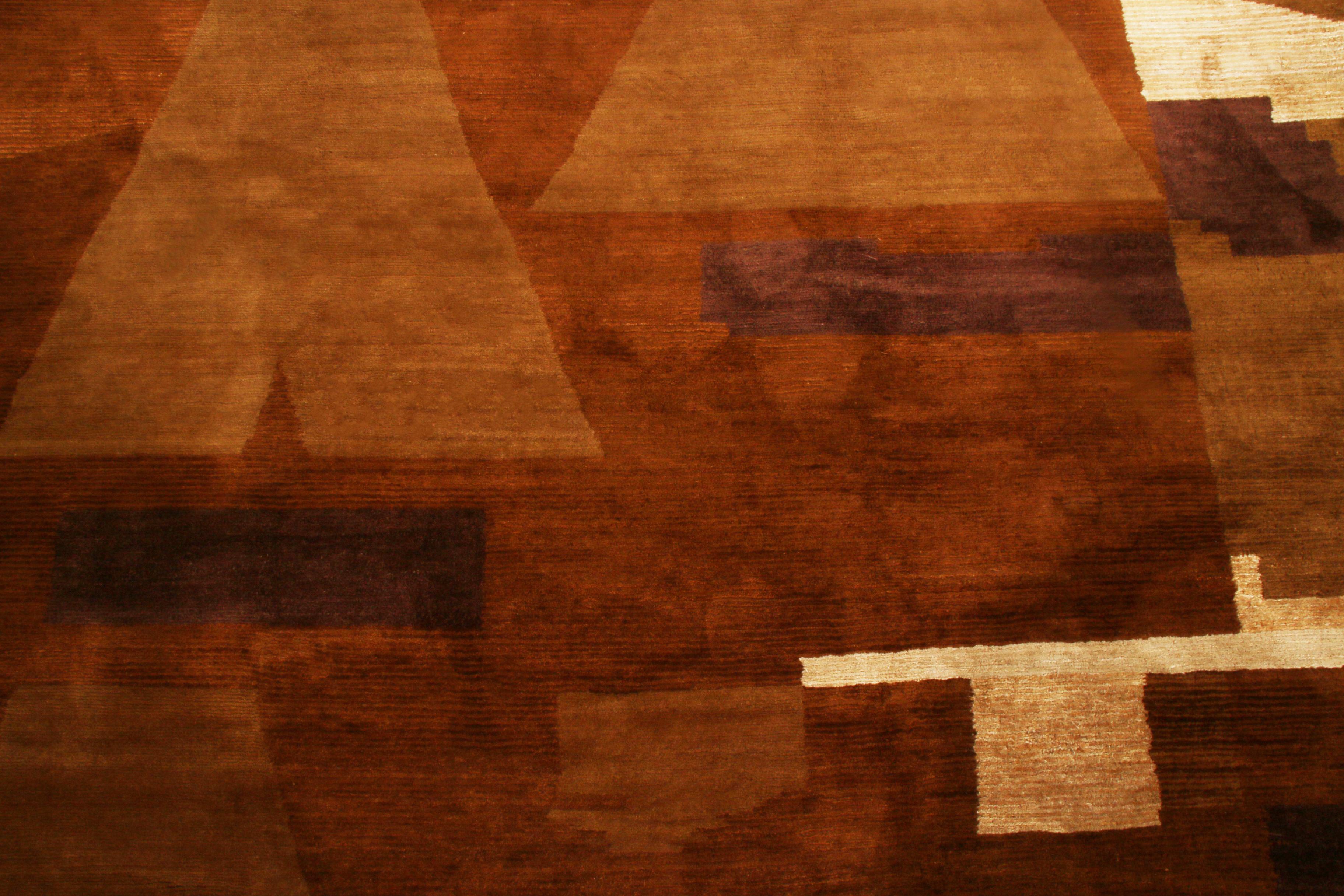 Alfombra Contemporánea de Lana y Seda Marrón y Beige de Diseño Inspirado en el Art Decó Nepalés en venta