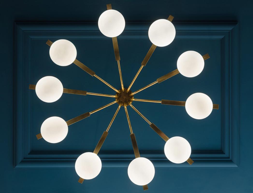 Lampada a sospensione a globo di ispirazione Art Deco contemporanea, ottone lucido di UTU Lamps In condizioni Nuovo in vendita a Lisbon, PT