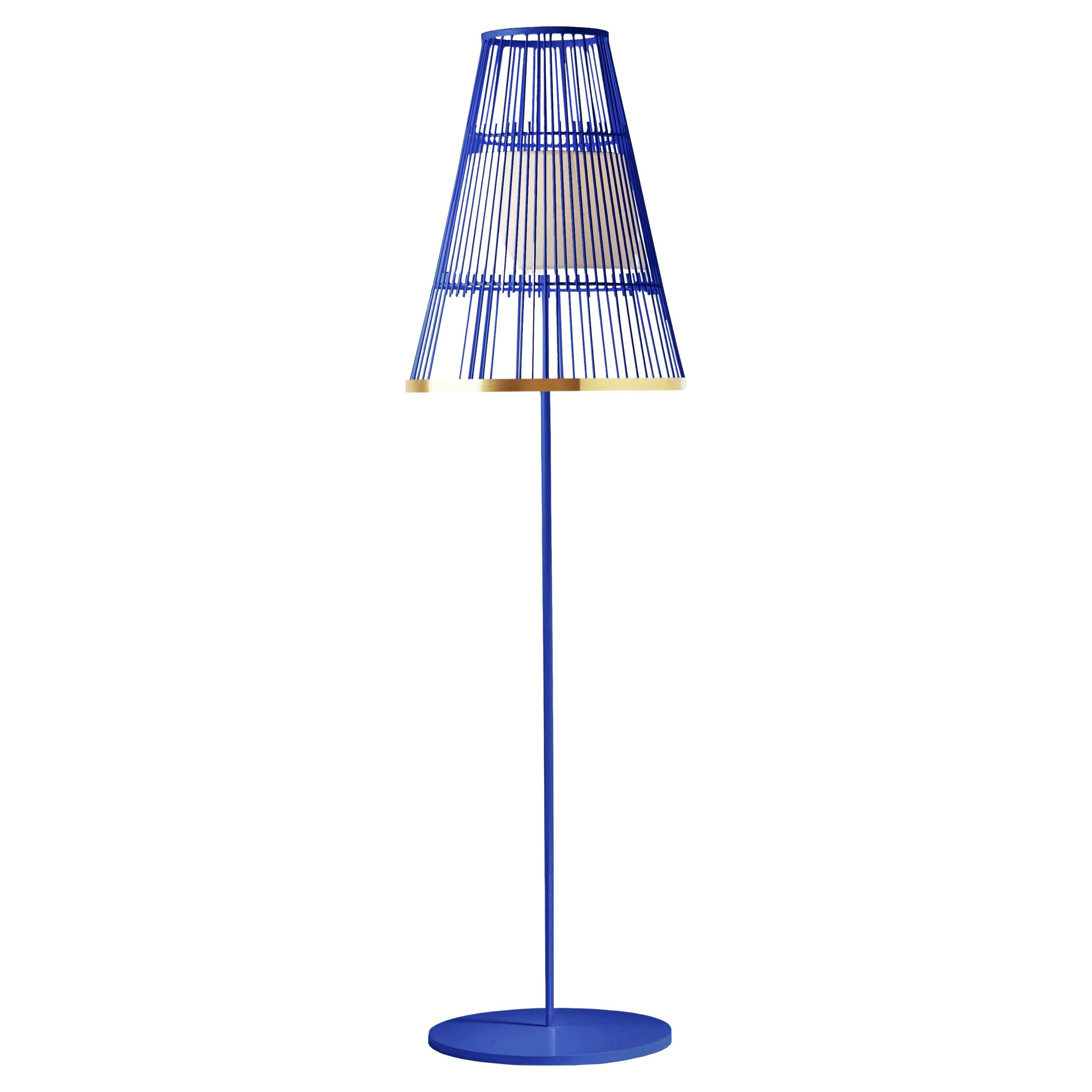 Mêlant des motifs linéaires répétitifs à des silhouettes galbées, le lampadaire Up contribue à insuffler une touche de style industriel à n'importe quel intérieur. Fabriqué sur commande. 

Les lampes Utu font partie du groupe de design Mambo
