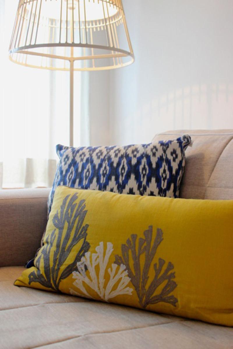 Up&Up contemporain d'inspiration Art Déco Jaune poudré, laiton poli en vente 1