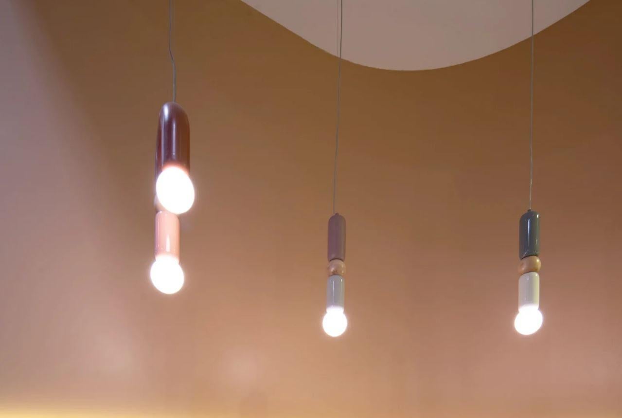 Utu Soulful Lighting stellt die neueste Ergänzung seiner Beleuchtungskollektion vor - Play Lamps. Die Idee hinter dem
der Play-Familie war es, ein skulpturales und zugleich unterhaltsames Stück einzuführen, das einer mobilen Kunstskulptur ähnelt,