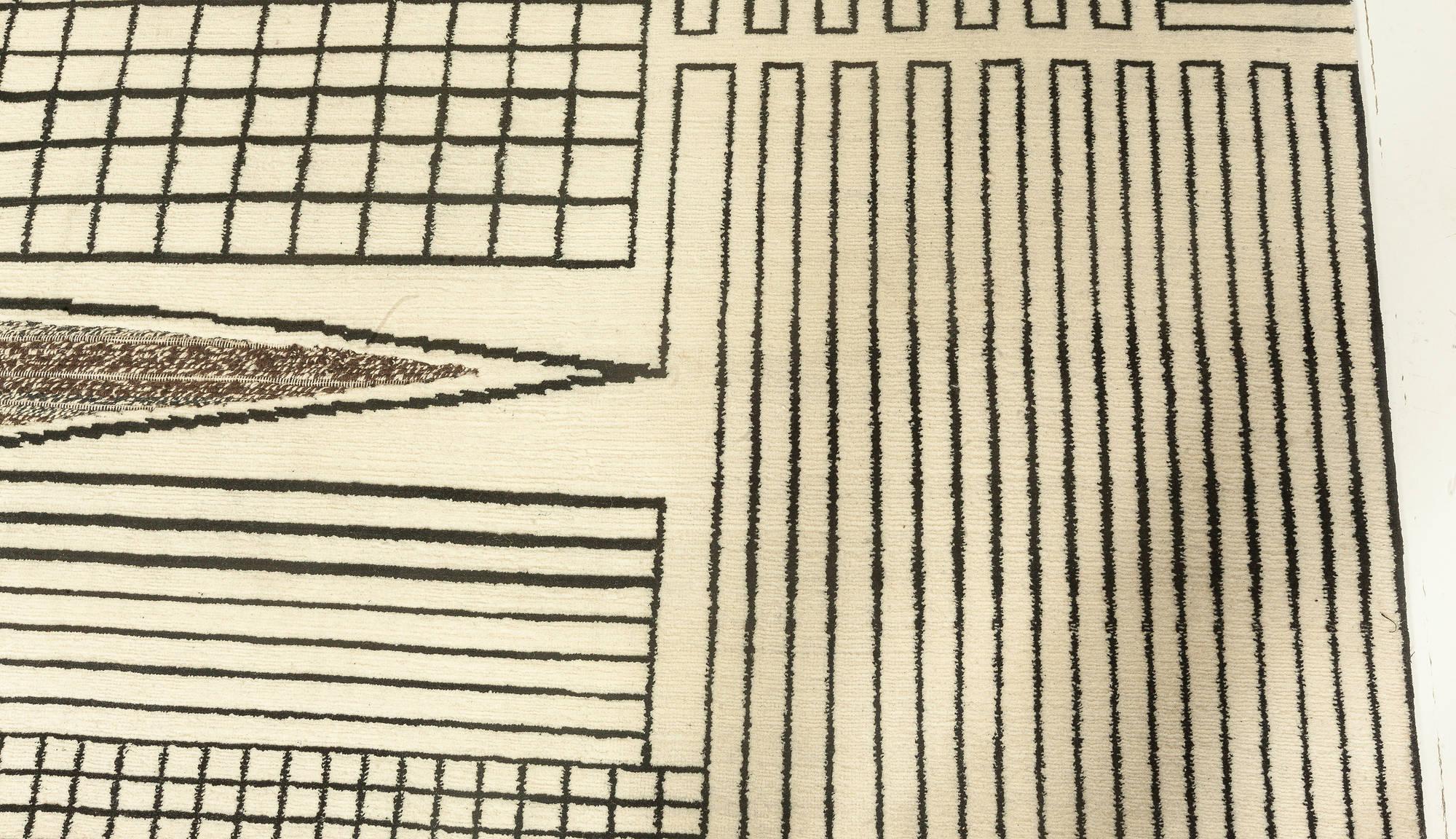 Zeitgenössischer Teppich im Art-Déco-Stil von Doris Leslie Blau in Beige, Schwarz und Grau (Handgeknüpft) im Angebot