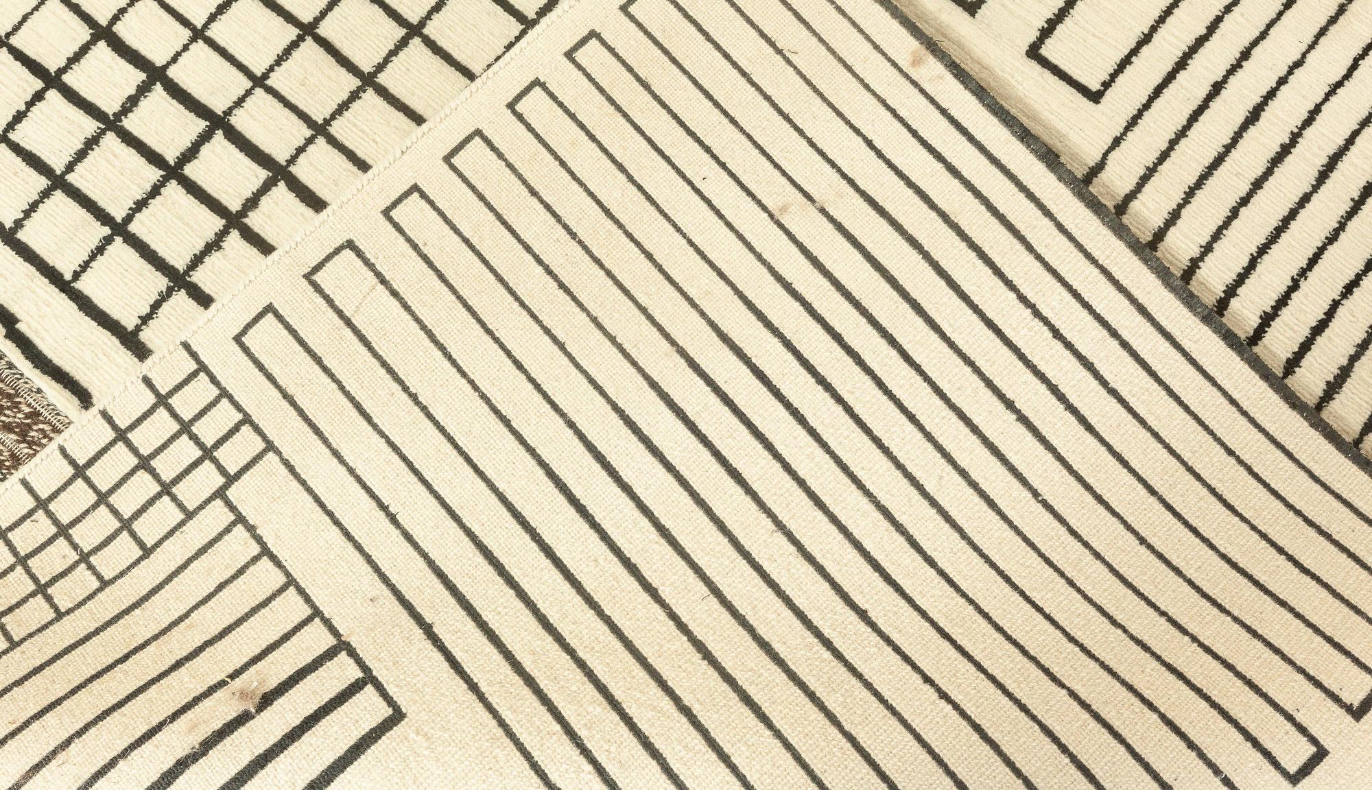 Zeitgenössischer Teppich im Art-Déco-Stil von Doris Leslie Blau in Beige, Schwarz und Grau (Wolle) im Angebot