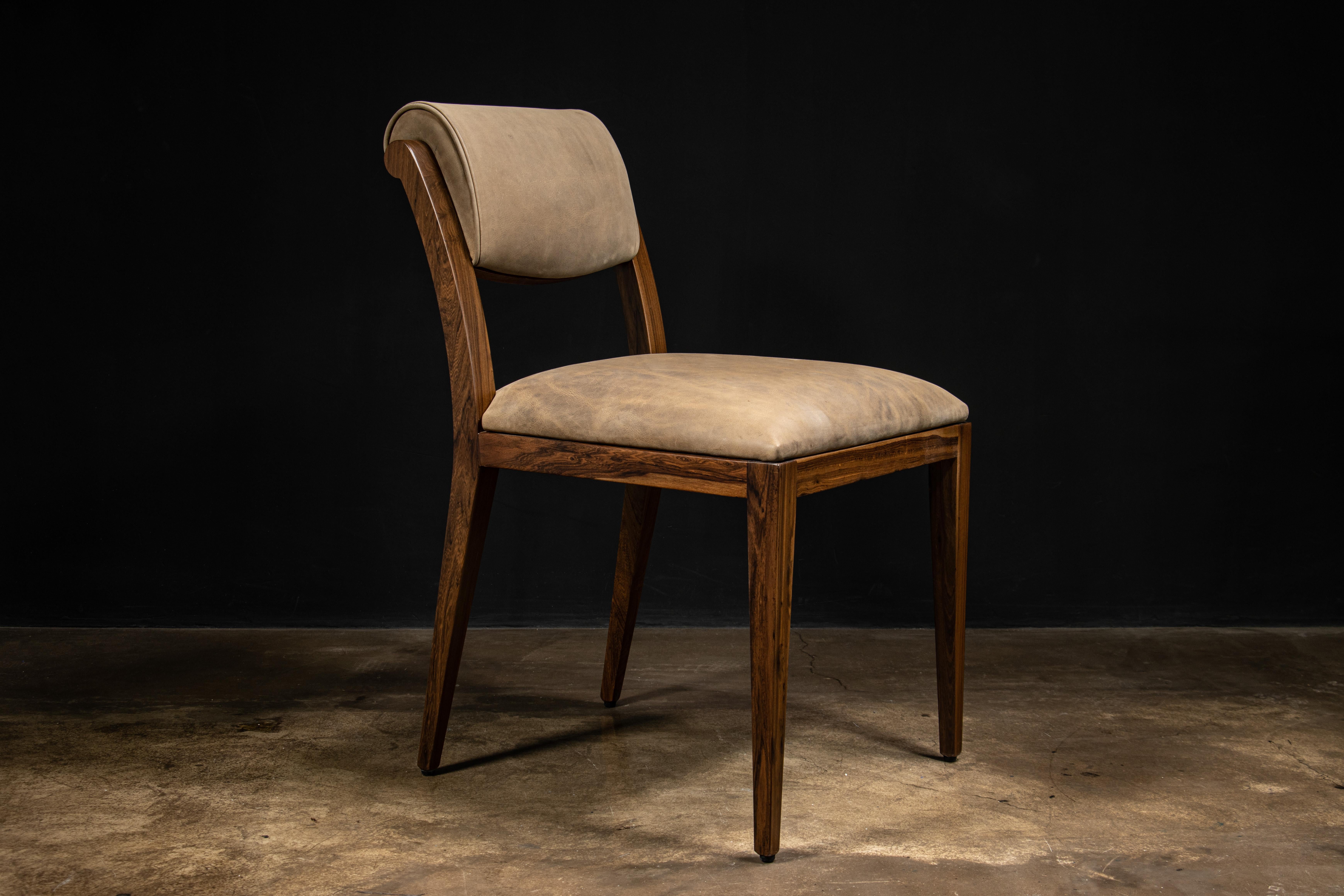 Sedia da pranzo in stile Art Deco Gianni in pelle beige di Costantini

Vieni a vederla di persona nel nostro pop up londinese presso lo showroom di pelle Pavoni nel Chelsea Design Centre fino a giugno 2025.

La sedia da pranzo Gianni prende spunto