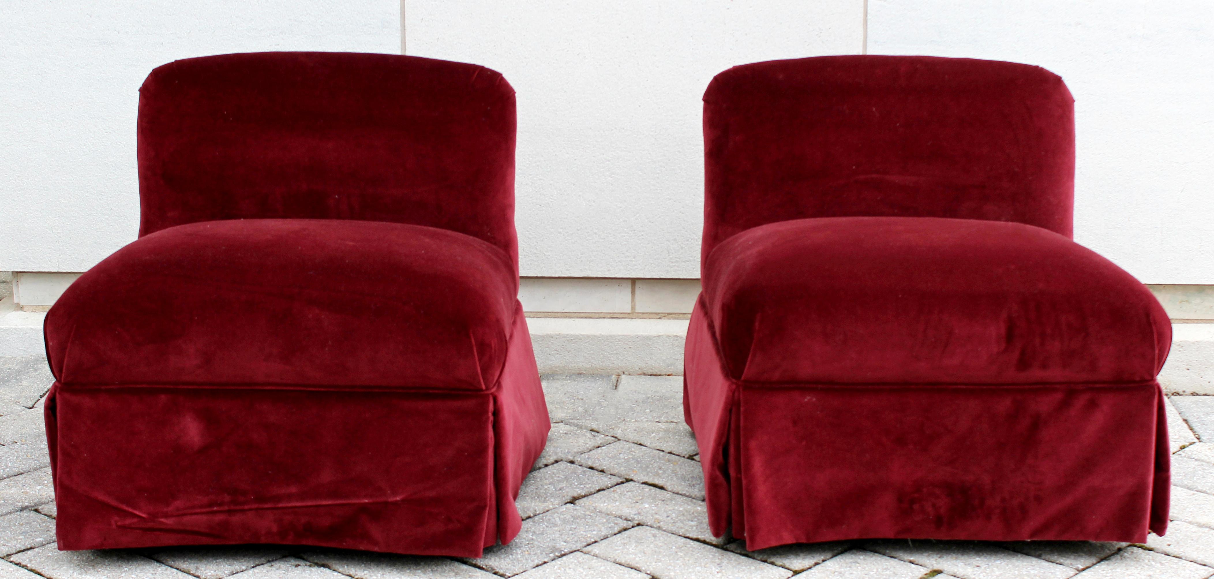 For your consideration is a stunning pair of magenta velvet slipper chairs, by Pearson. In excellent condition. The dimensions are 26