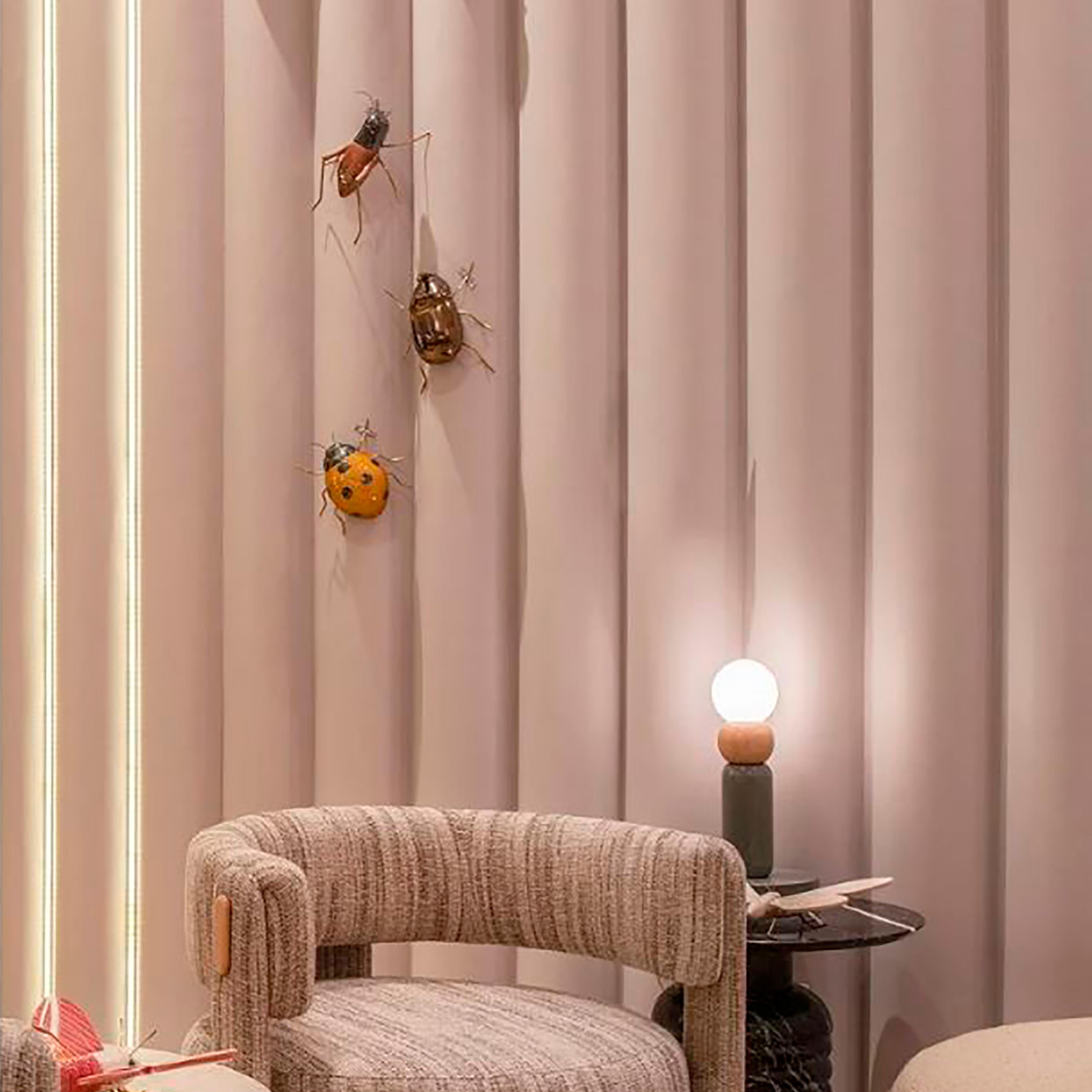 Utu Soulful Lighting presenta la última incorporación a su colección de iluminación: las lámparas Play. La idea que subyace a la
creación de la familia Play fue introducir una pieza escultórica pero divertida, parecida a una escultura de arte