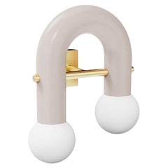 Applique murale Art Déco contemporaine Pyppe II en laiton poli et taupe par UTU Lamps