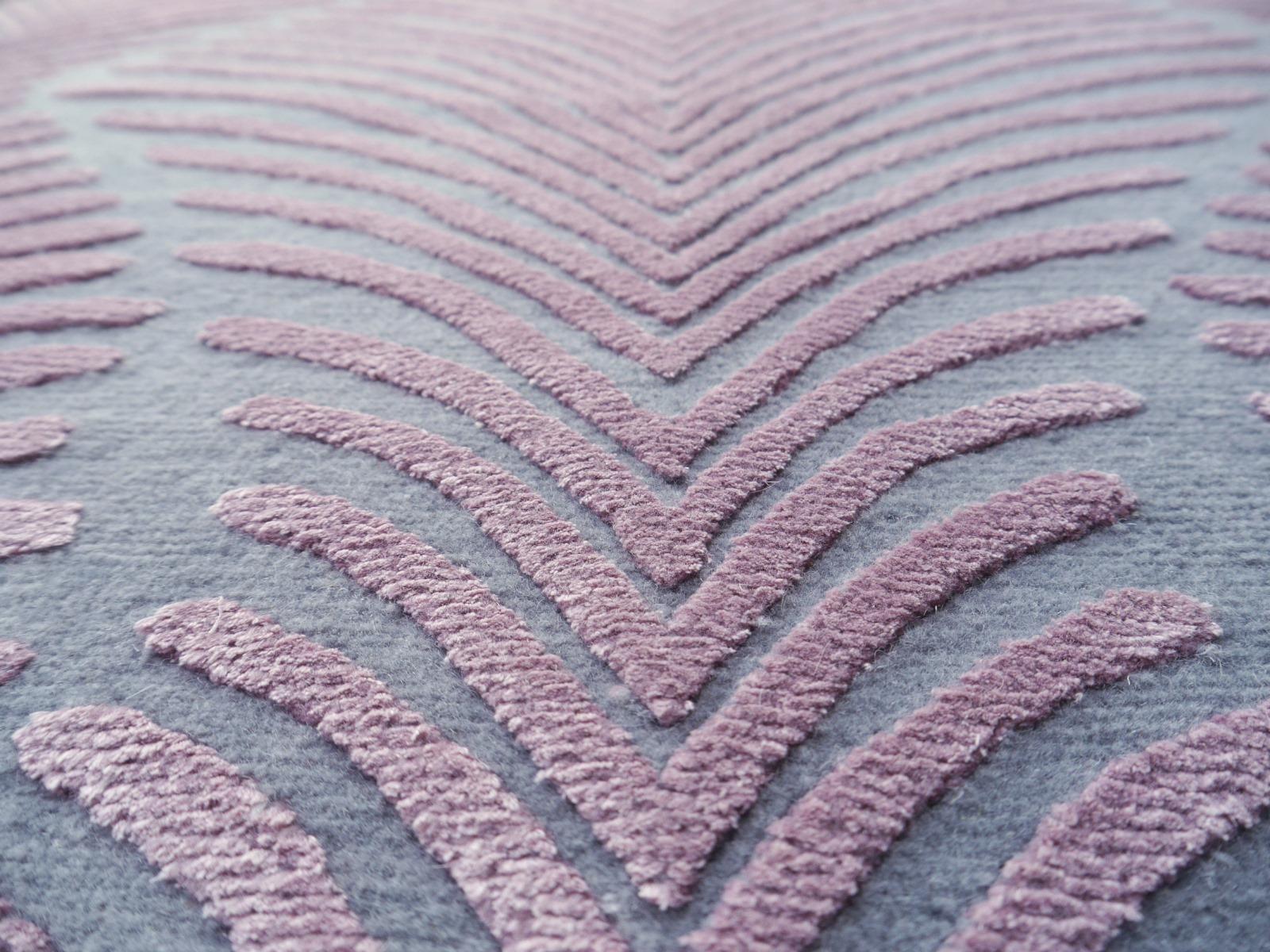 Zeitgenössischer Art Deco Zebra Teppich Handgeknüpft Grau Wolle Seide Djoharian Kollektion (Art déco) im Angebot