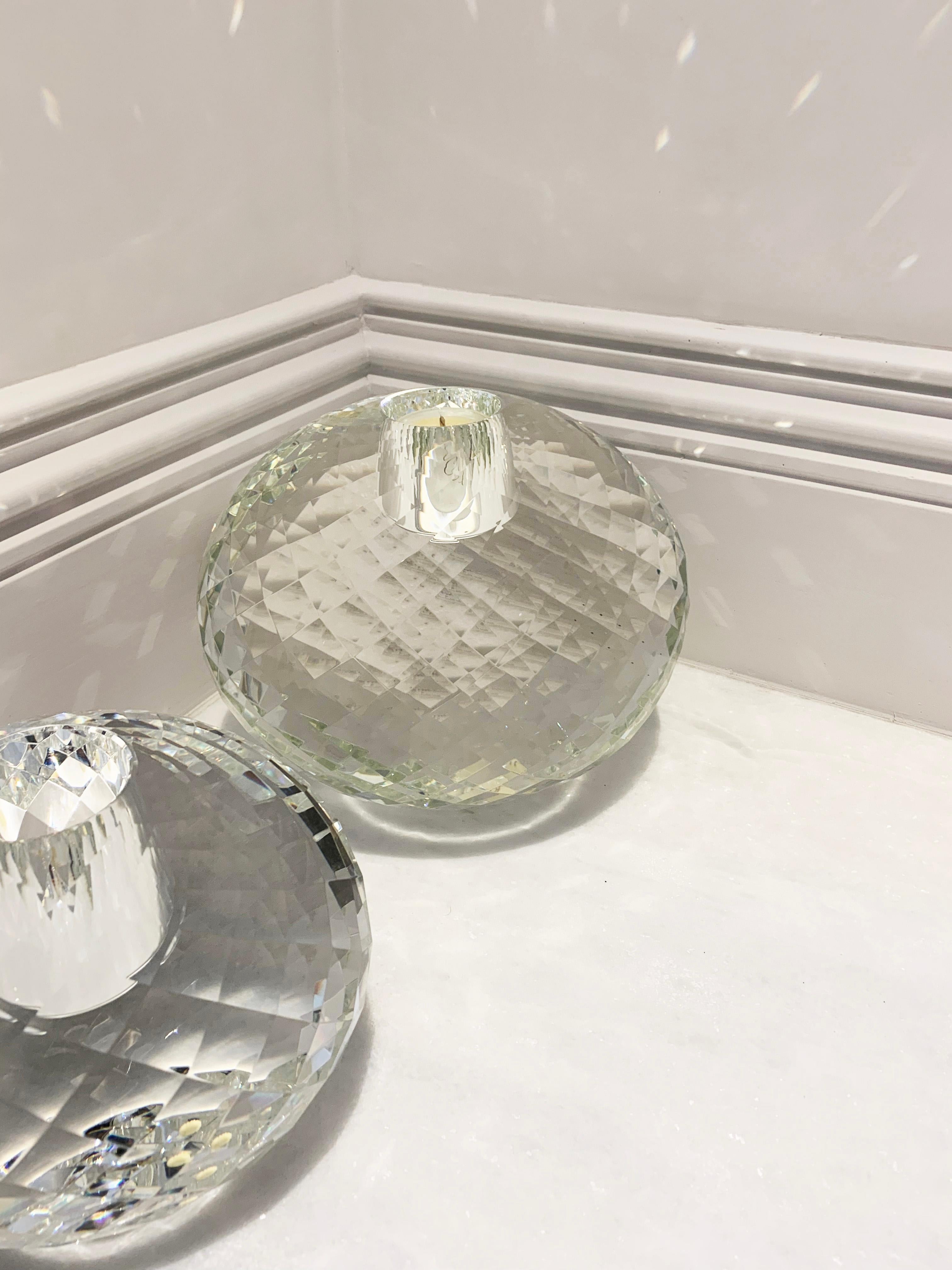 Moderne Bougeoir Votive sculptural à facettes Veritas Home en verre d'art optique transparent 
