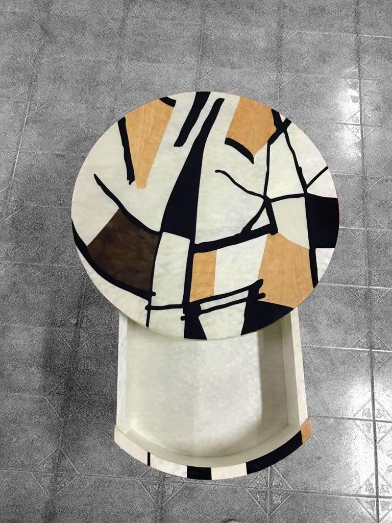 Contemporary Art-Inspired Klimt Round Bedside Table in Wood Marquetry In New Condition For Sale In Porto, PT