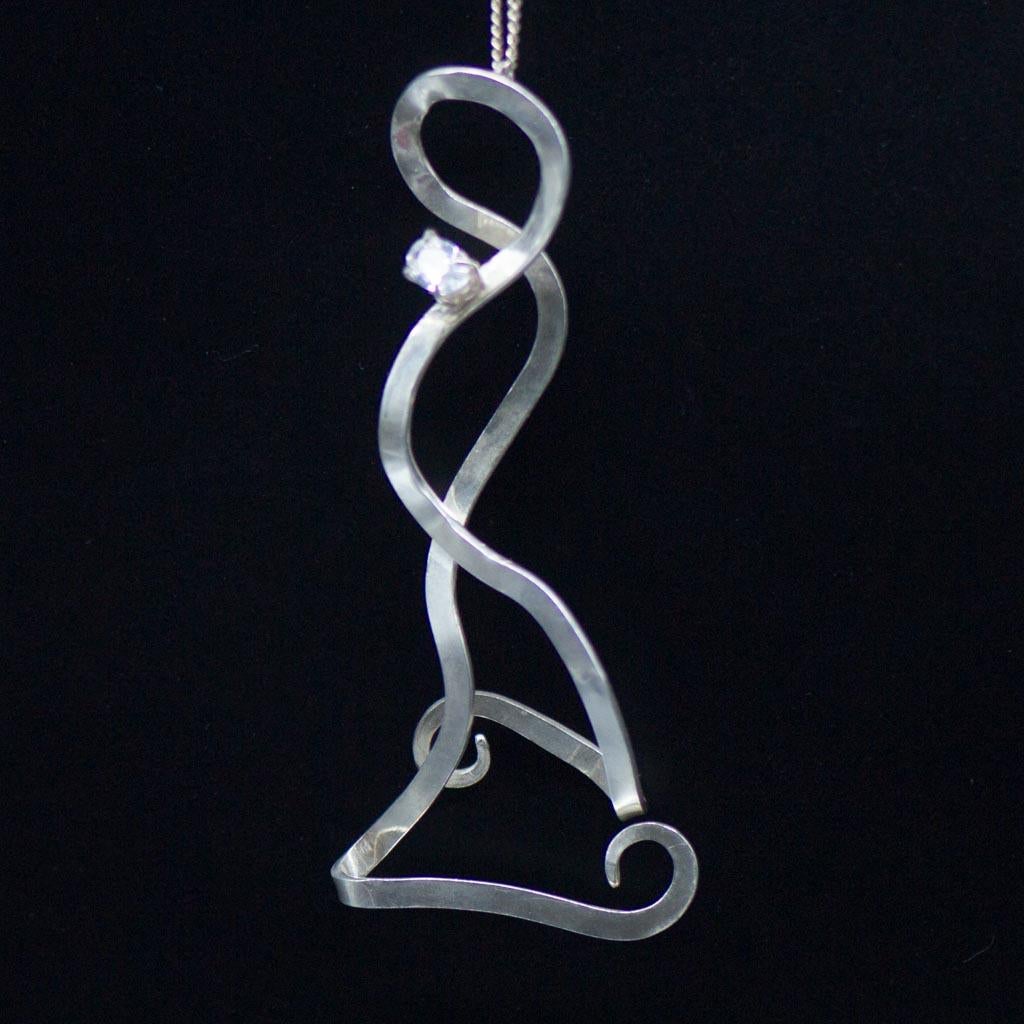 Ciondolo in argento e pietre preziose in stile Art Nouveau astratto e organico In condizioni Nuovo in vendita a L-Għarb, MT