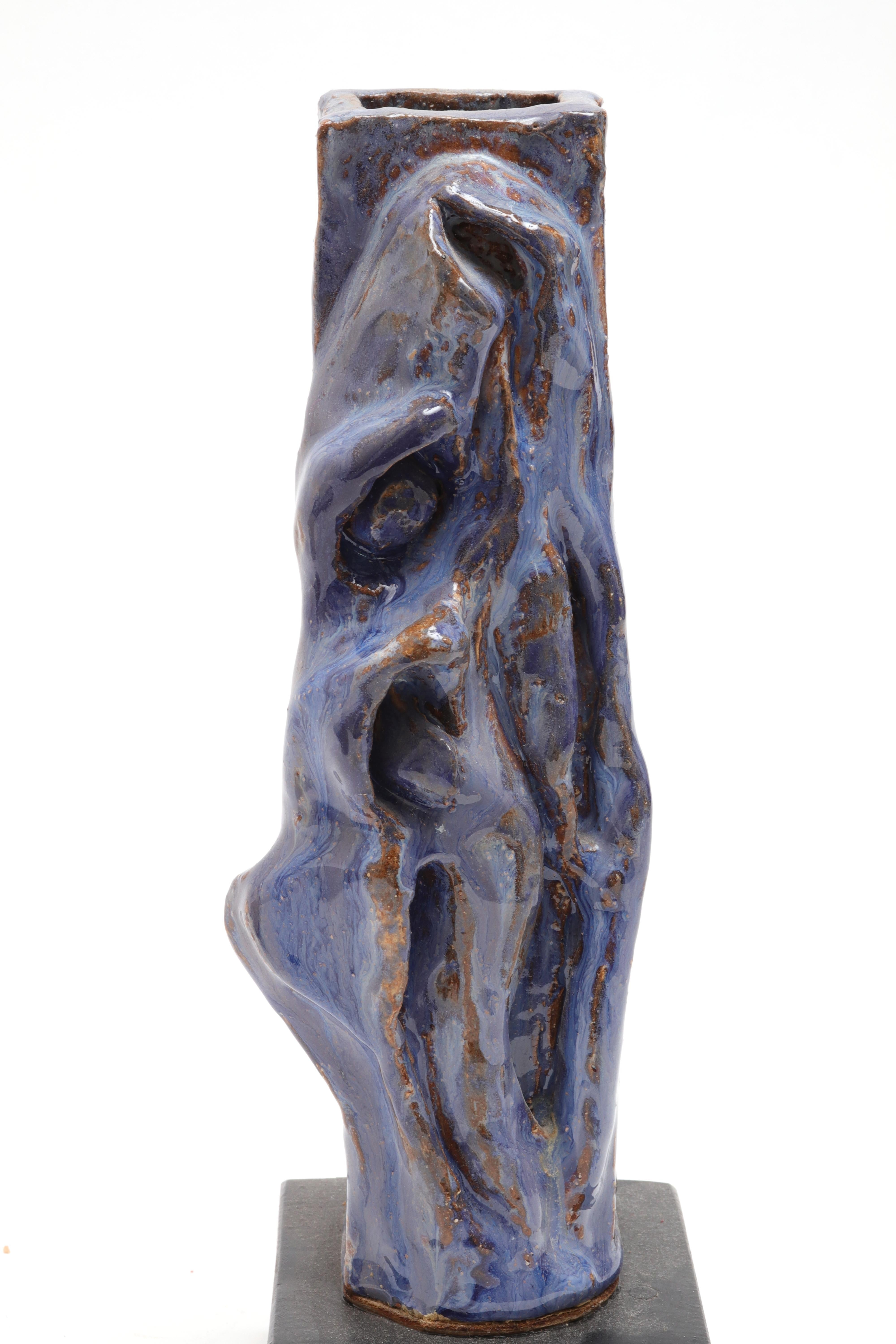 20ième siècle Vase sculptural en poterie d'art contemporain à glaçure bleu-vert en vente