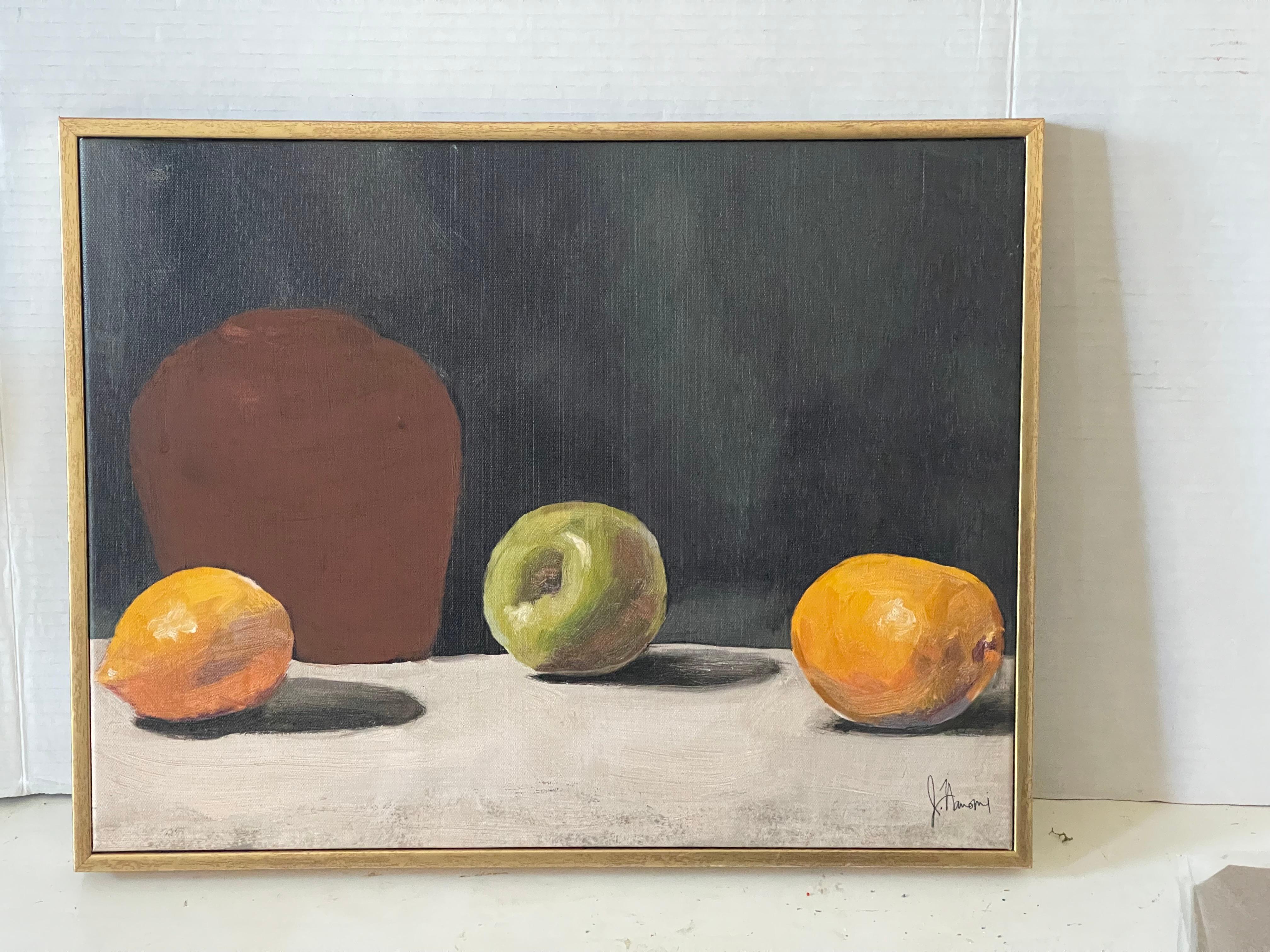 Pintura minimalista contemporánea de acrílico sobre lienzo, bodegón con limones y maceta marrón, firmada abajo a la derecha por J Manomi. Enmarcado en marco dorado.