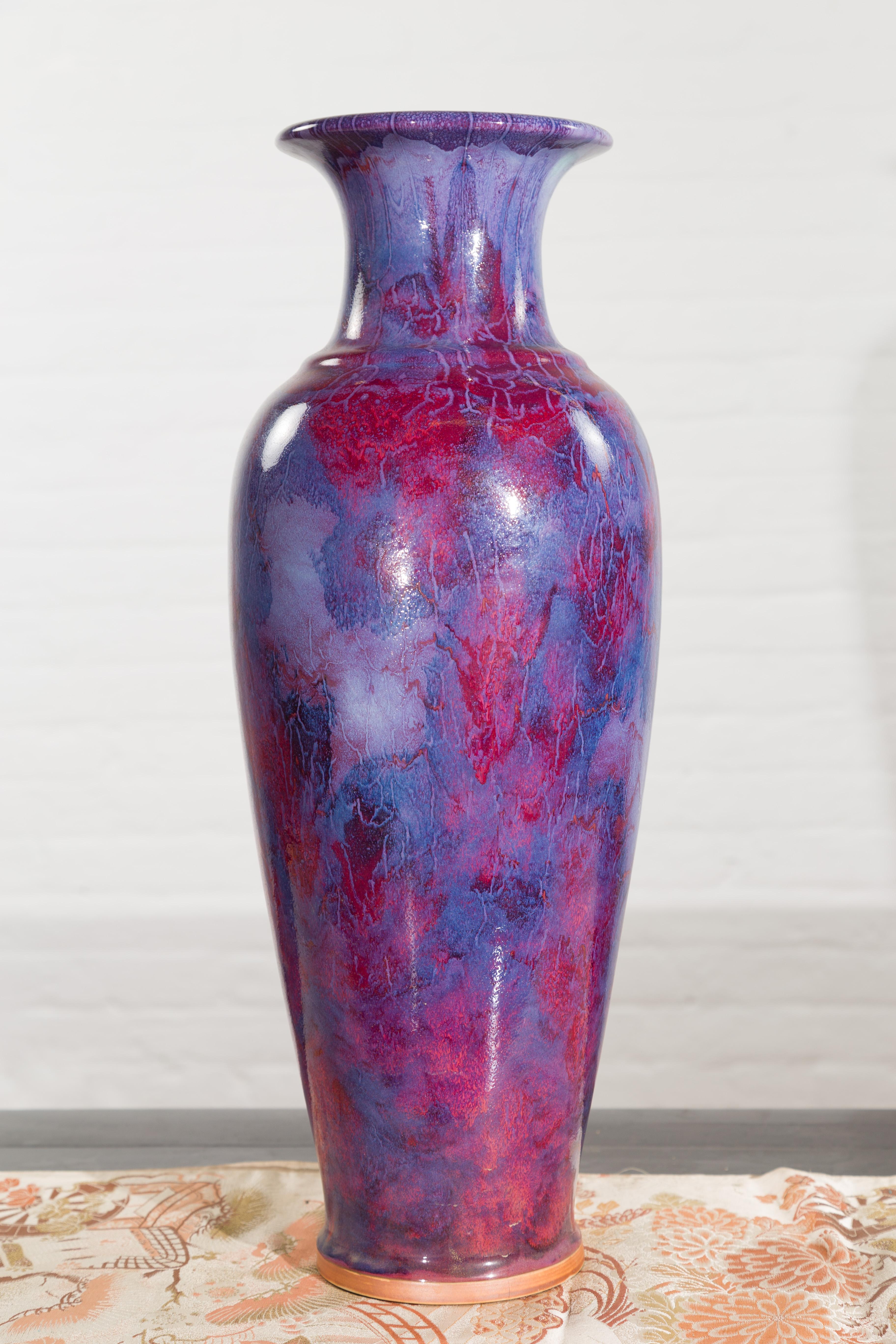 Zeitgenössische handgefertigte thailändische mehrfarbige lila und ochsenblutfarbene Vase 1
