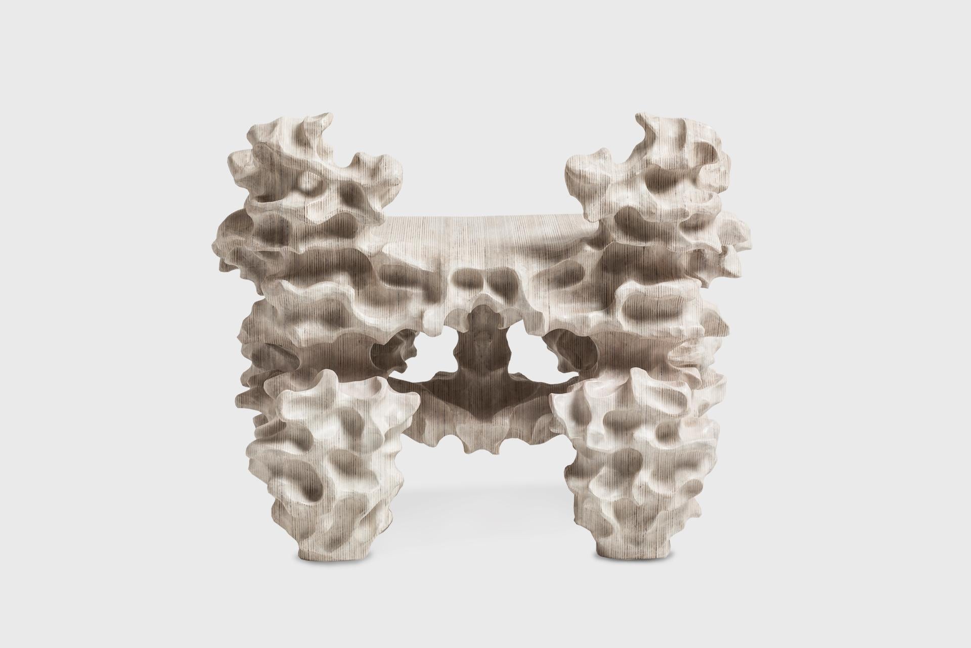 Contemporary Artisanal Hocker aus einfachem Holz, von Tadeas Podracky, Organic Shapes (Tschechisch) im Angebot