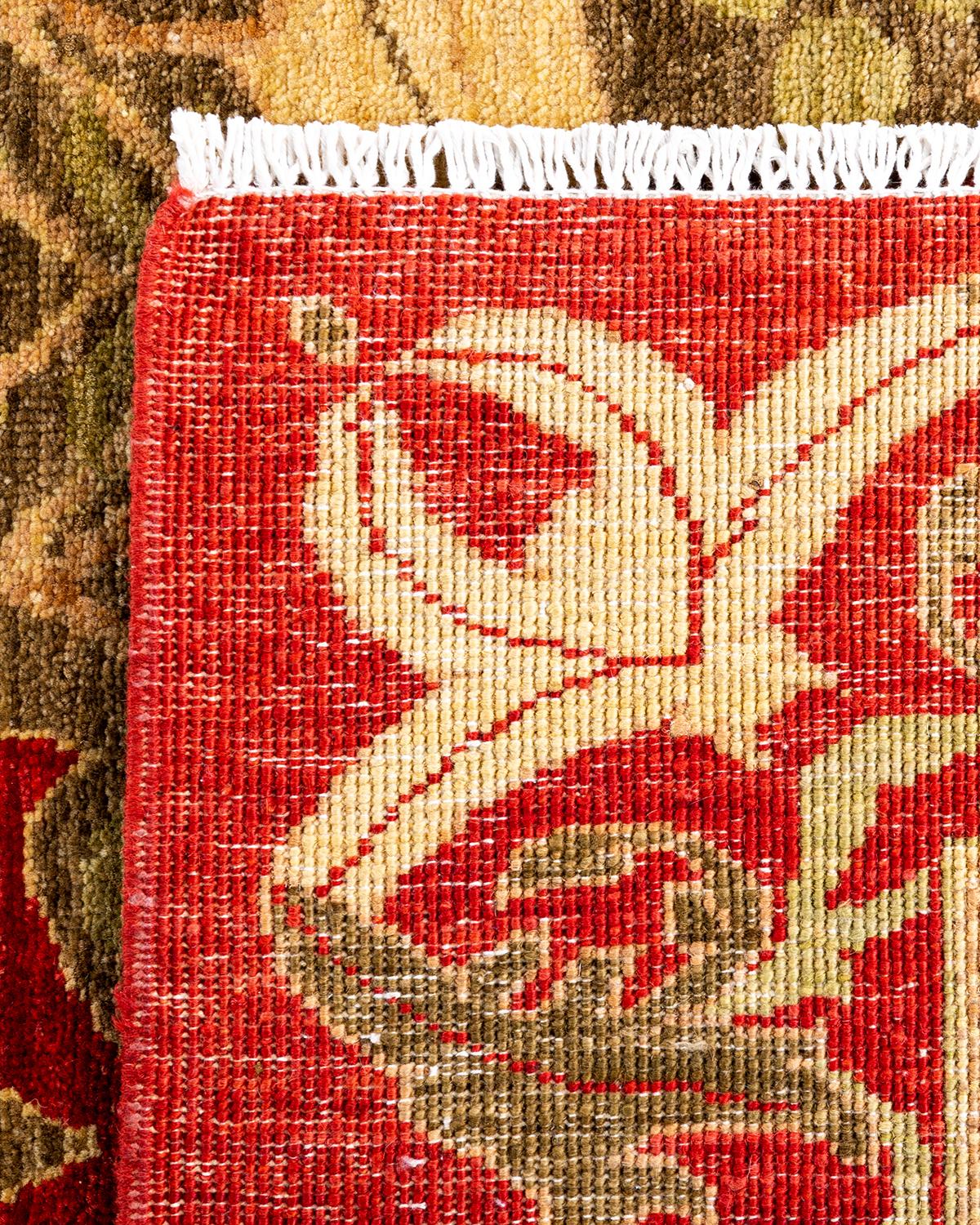 Contemporary Arts & Crafts Hand Knotted Wool Gold Area Rug  (21. Jahrhundert und zeitgenössisch) im Angebot