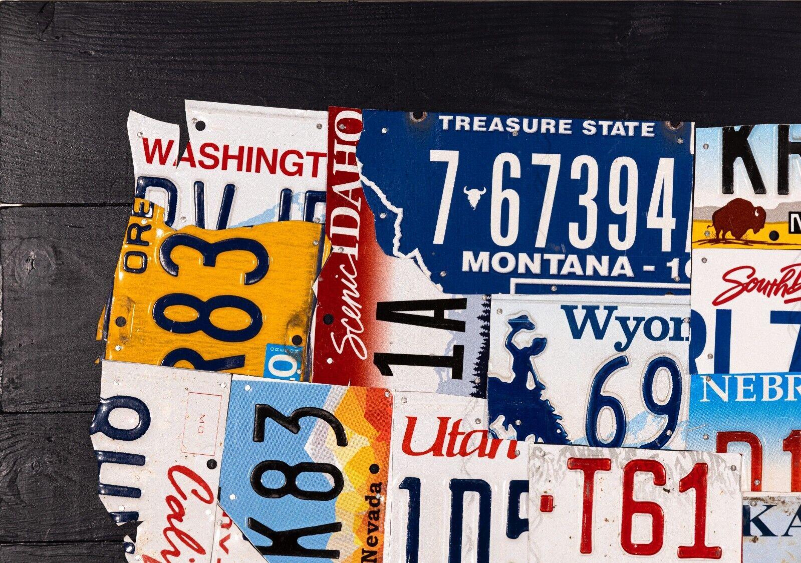 Contemporary Assemblage License Plate Art Map of the USA by Design Turnpike In Good Condition For Sale In Keego Harbor, MI