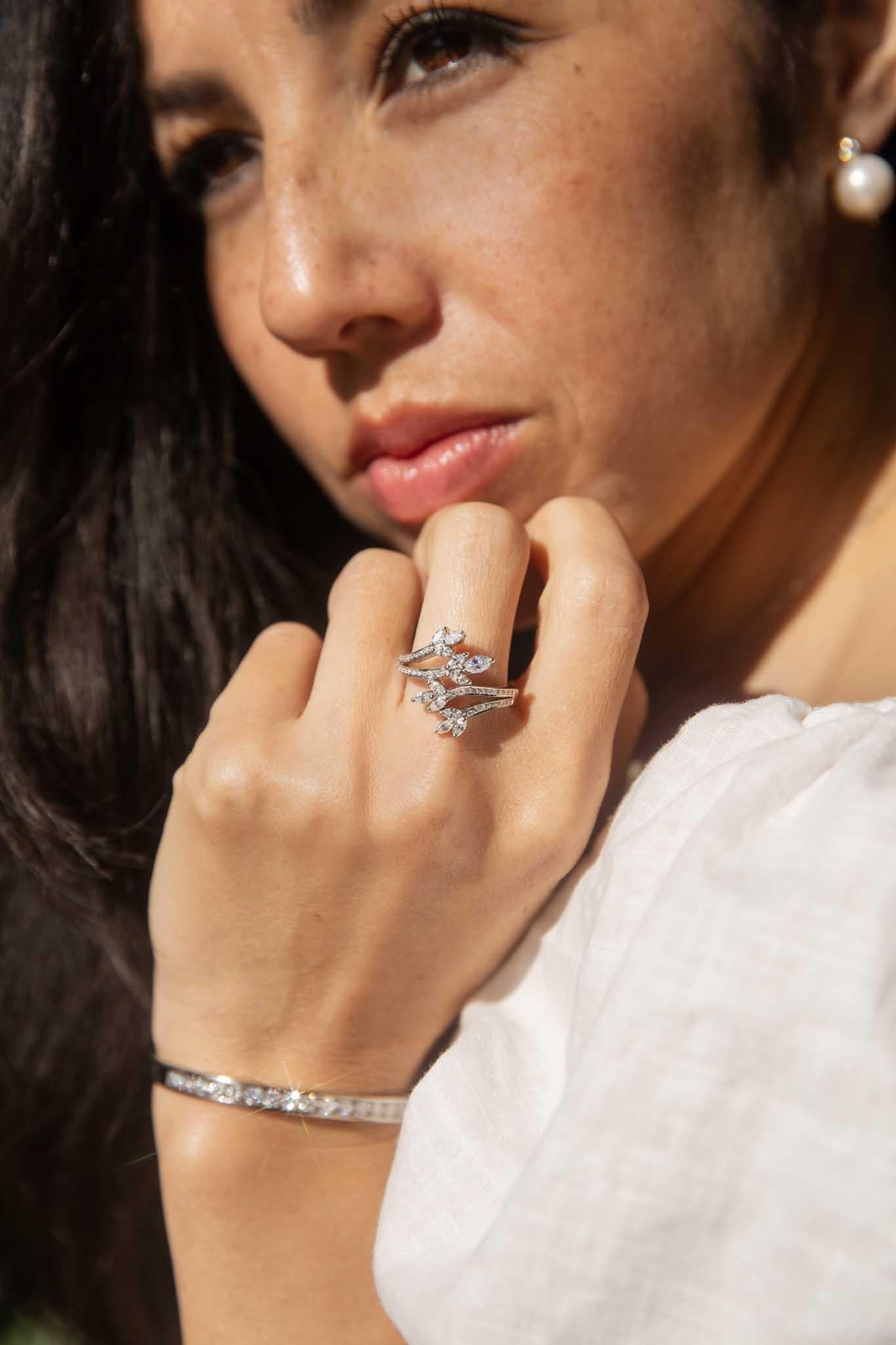 Contemporary Asymmetrical Diamond Cluster Ring 18 Carat White Gold For Sale 5