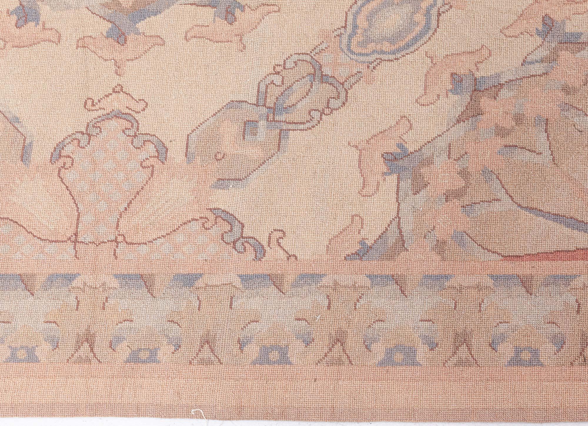 Contemporary Aubusson Design Beige und Blau Nadelarbeitsteppich von Doris Leslie Blau (Stickerei) im Angebot