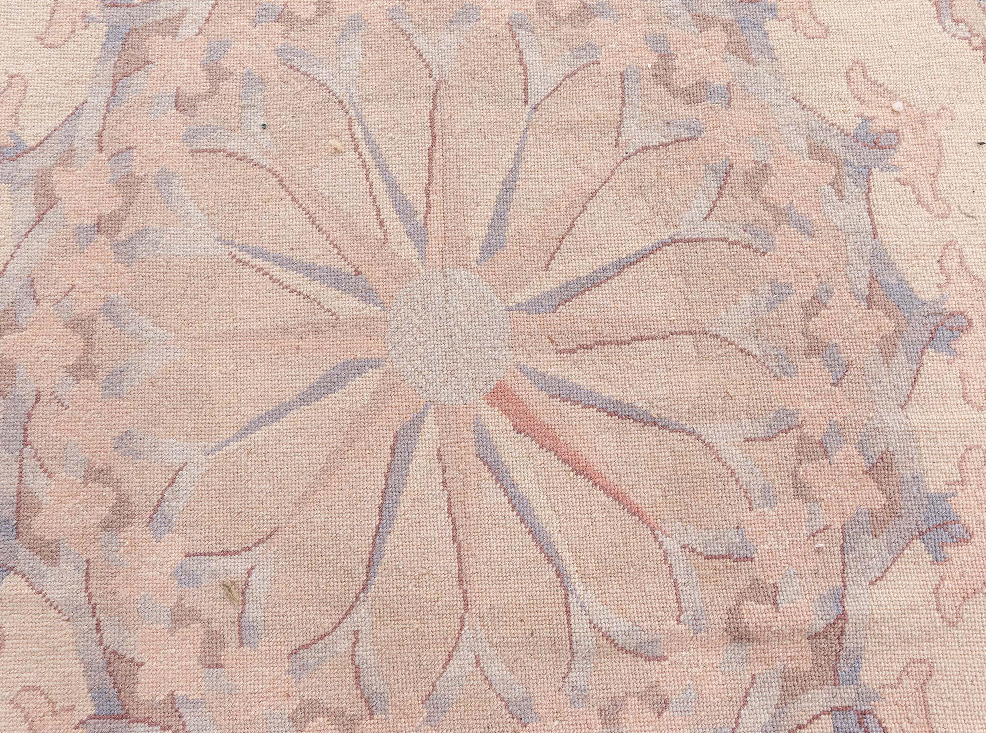 Contemporary Aubusson Design Beige und Blau Nadelarbeitsteppich von Doris Leslie Blau im Zustand „Neu“ im Angebot in New York, NY