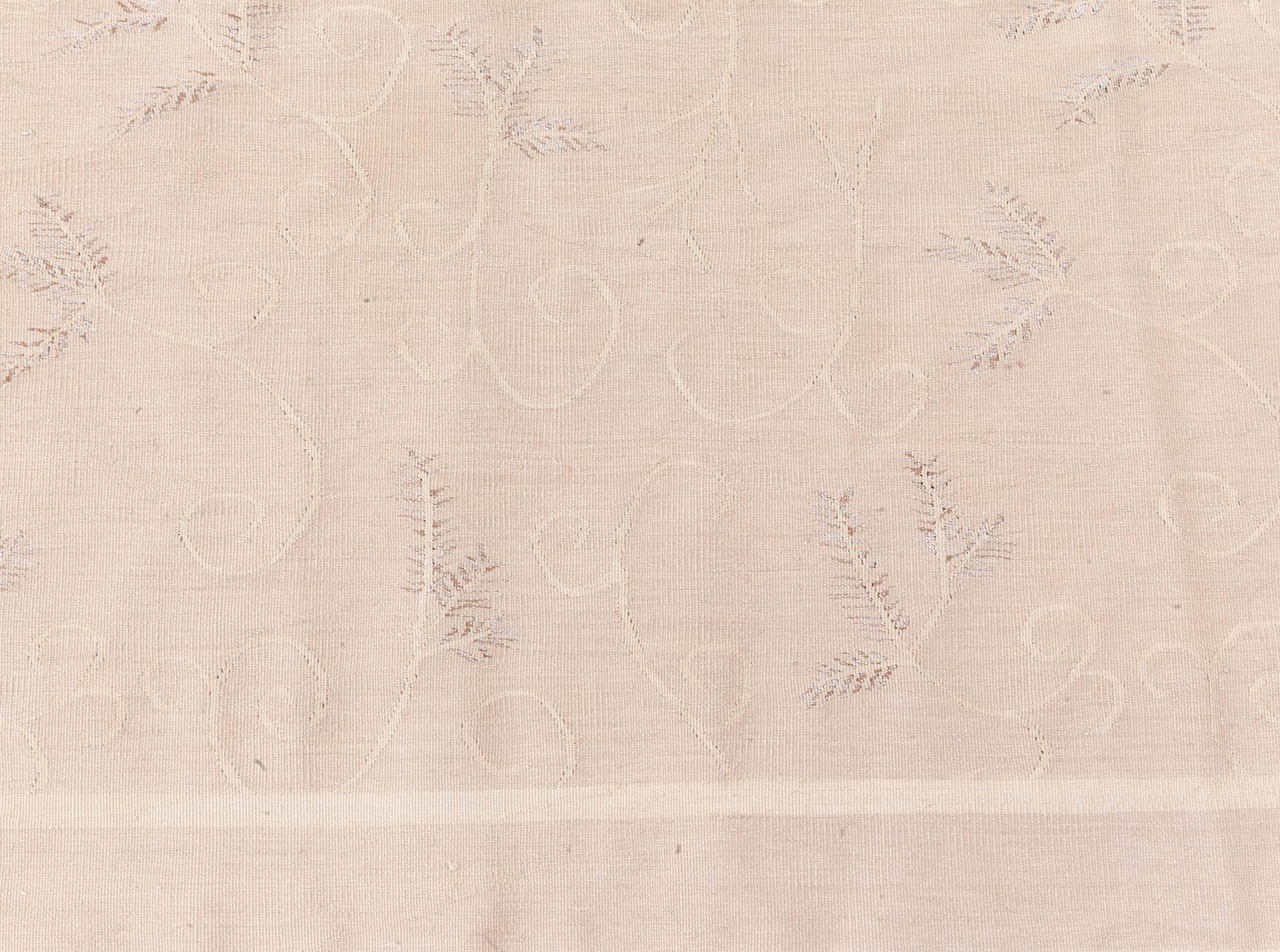 Beigefarbener Teppich im Aubusson-Stil von Eric Cohler für Doris Leslie Blau
Größe: 5'10
