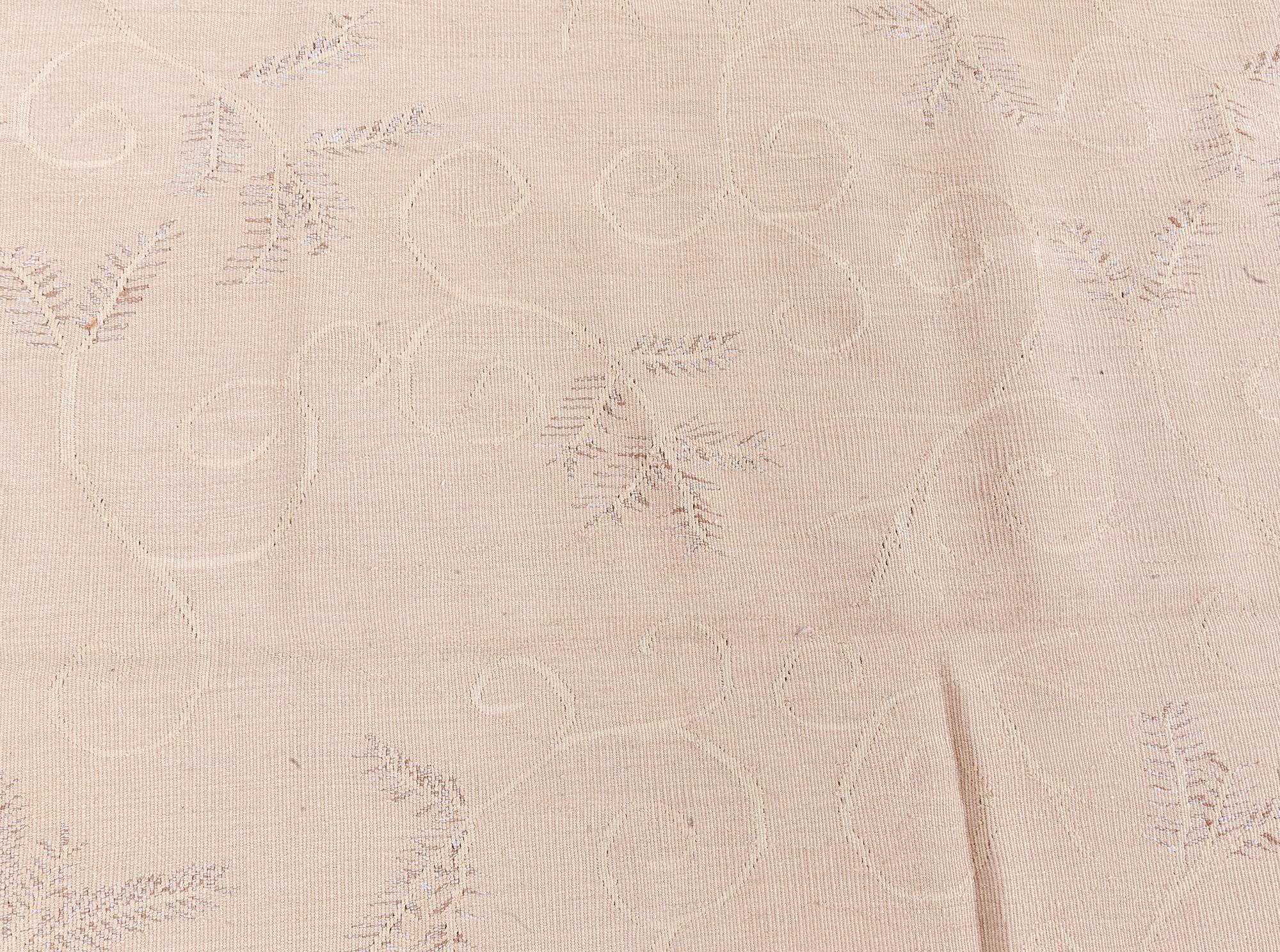 Contemporary Aubusson Design Beige Teppich von Eric Cohler für Doris Leslie Blau im Zustand „Neu“ im Angebot in New York, NY