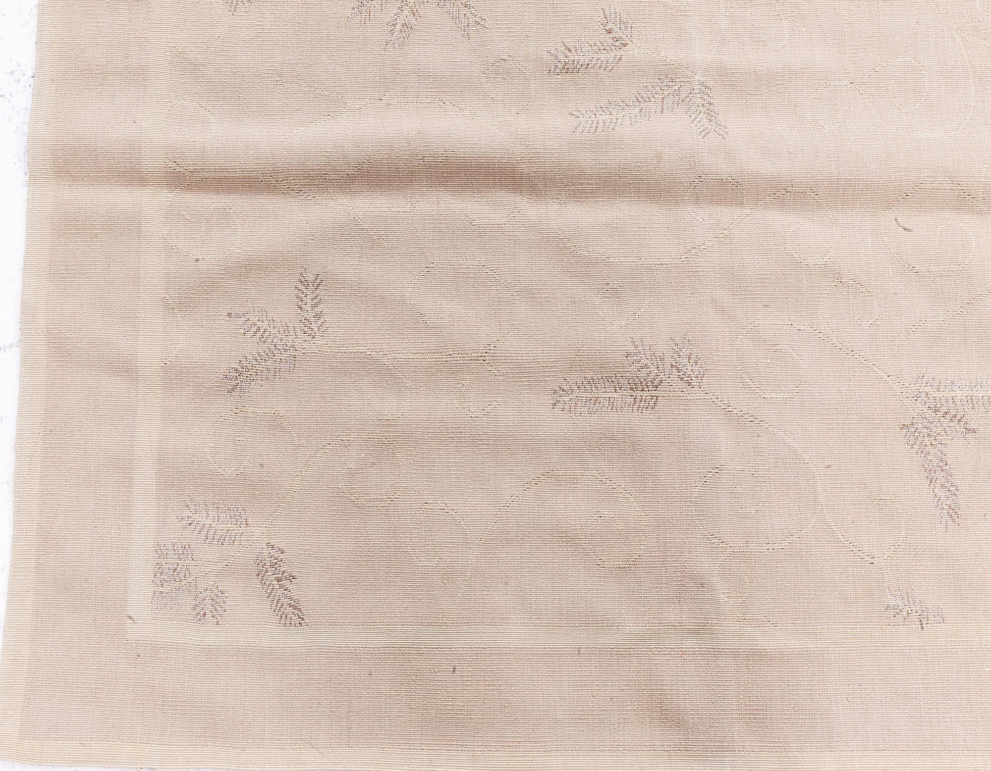 Tappeto contemporaneo dal design Aubusson realizzato a mano da Eric Cohler per Doris Leslie Blau
Dimensioni: 6'0