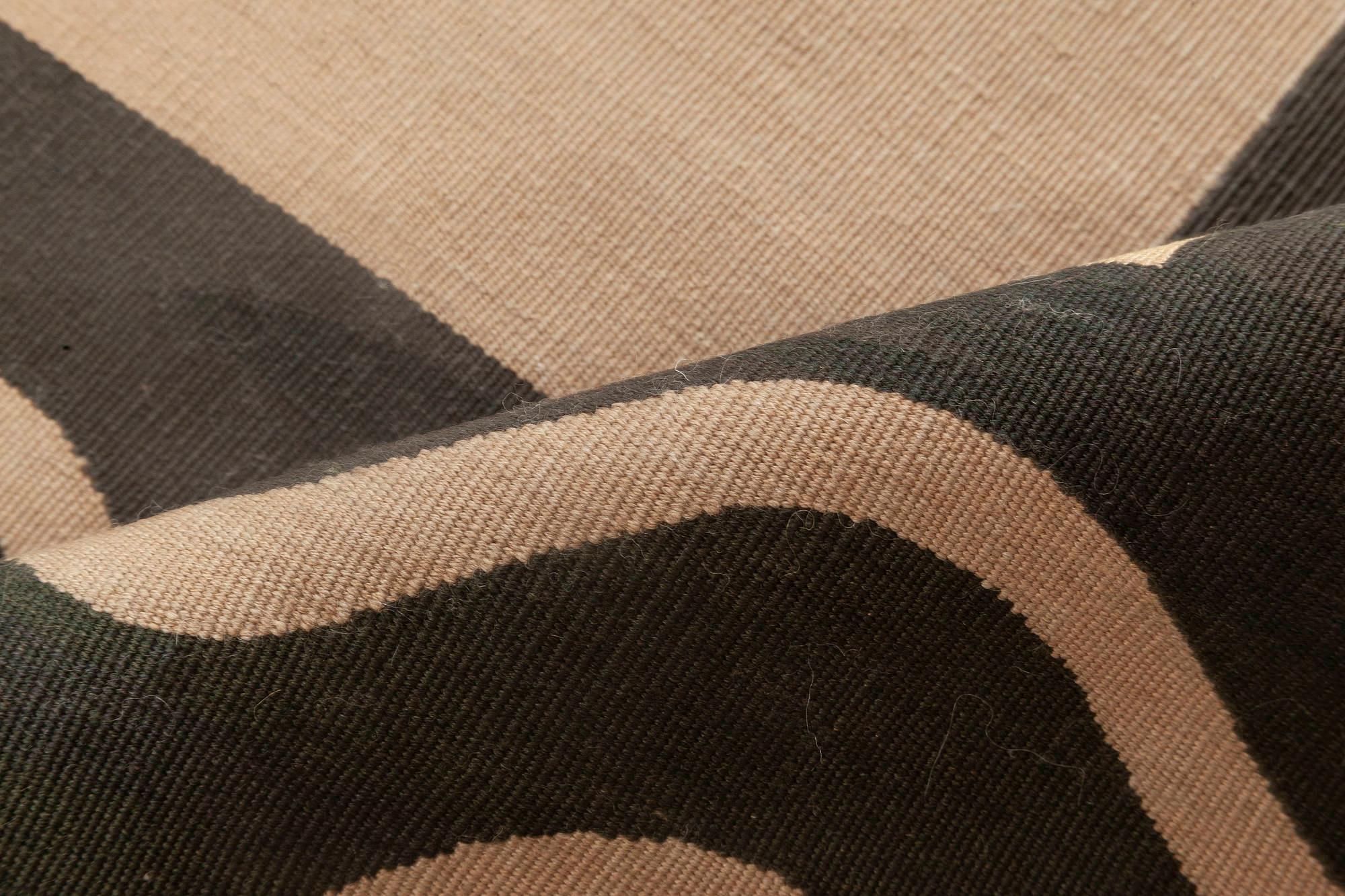 Tapis contemporain en laine d'Aubusson au design géométrique fait main par Doris Leslie Blau
Taille : 3'6