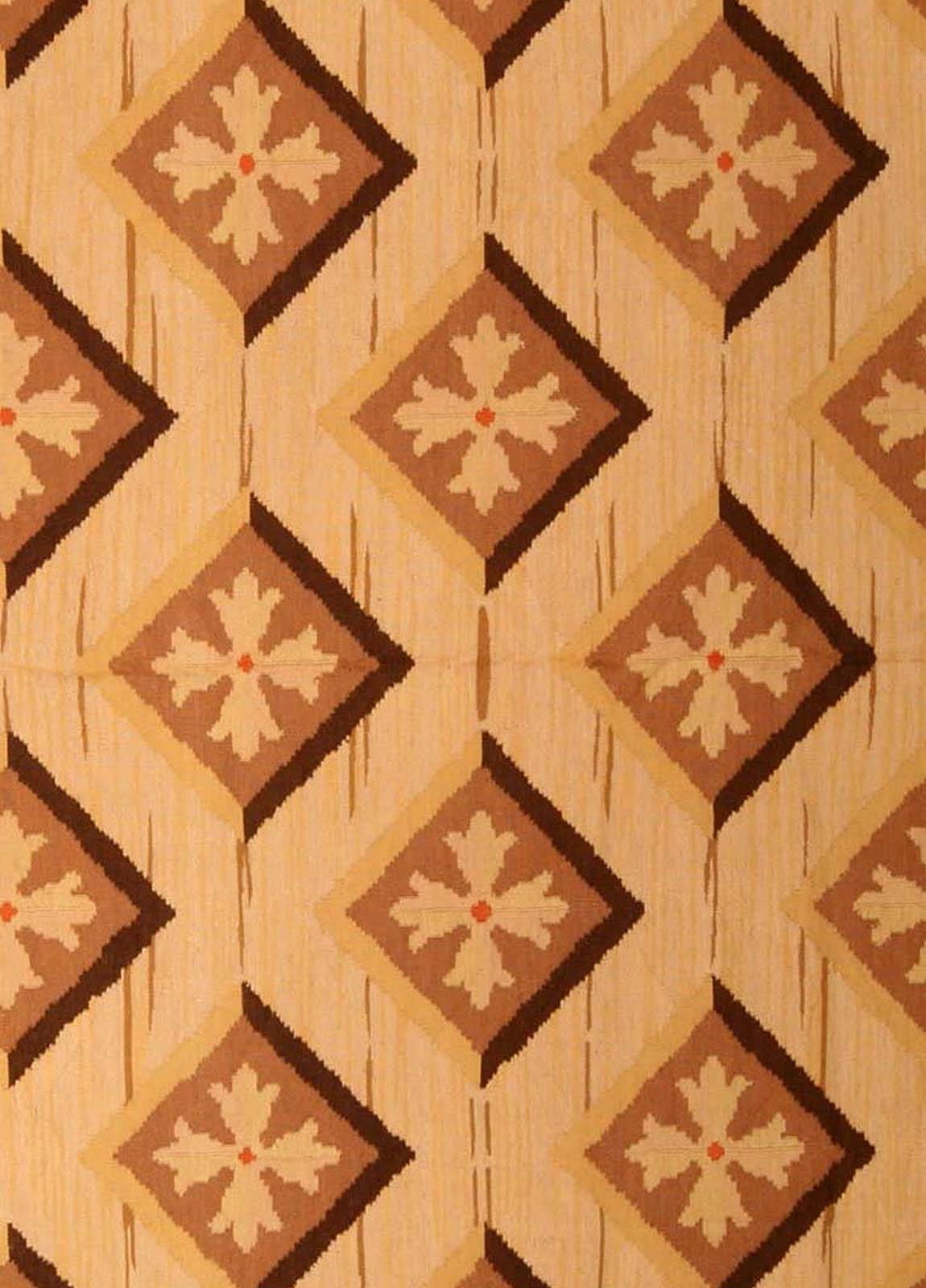 Contemporary Aubusson rug designed by Matthew P Smith for Doris Leslie Blau.
Size: 8'9