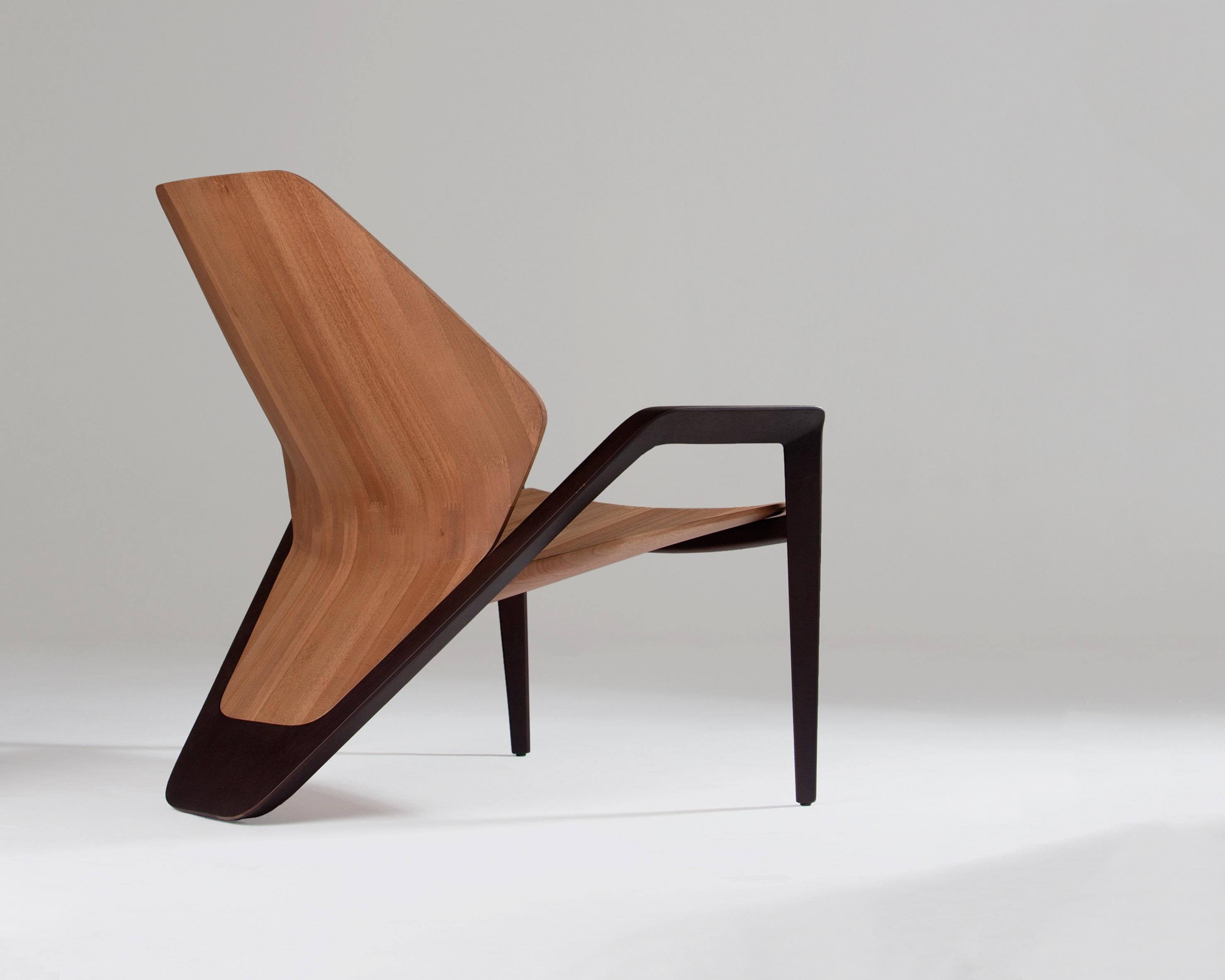 Postmoderne Fauteuil contemporain Ava en Wood par Guto Indio da Costa, Brésil en vente