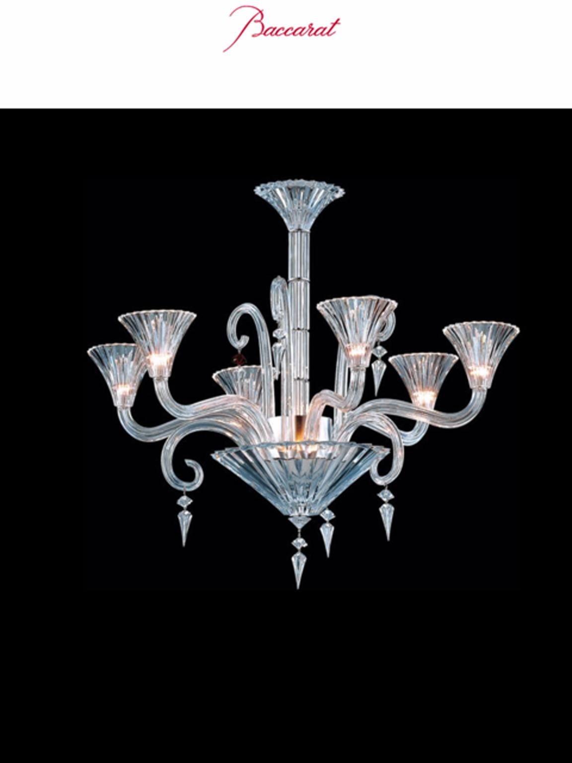 Wonderfully cut crystal emphasizes the diffusion of light and the glitter of the Mille Nuits chandelier. True to the Baccarat tradition, this sumptuous chandelier blends in perfectly with every sophisticated home interior. 
The emblematic Baccarat