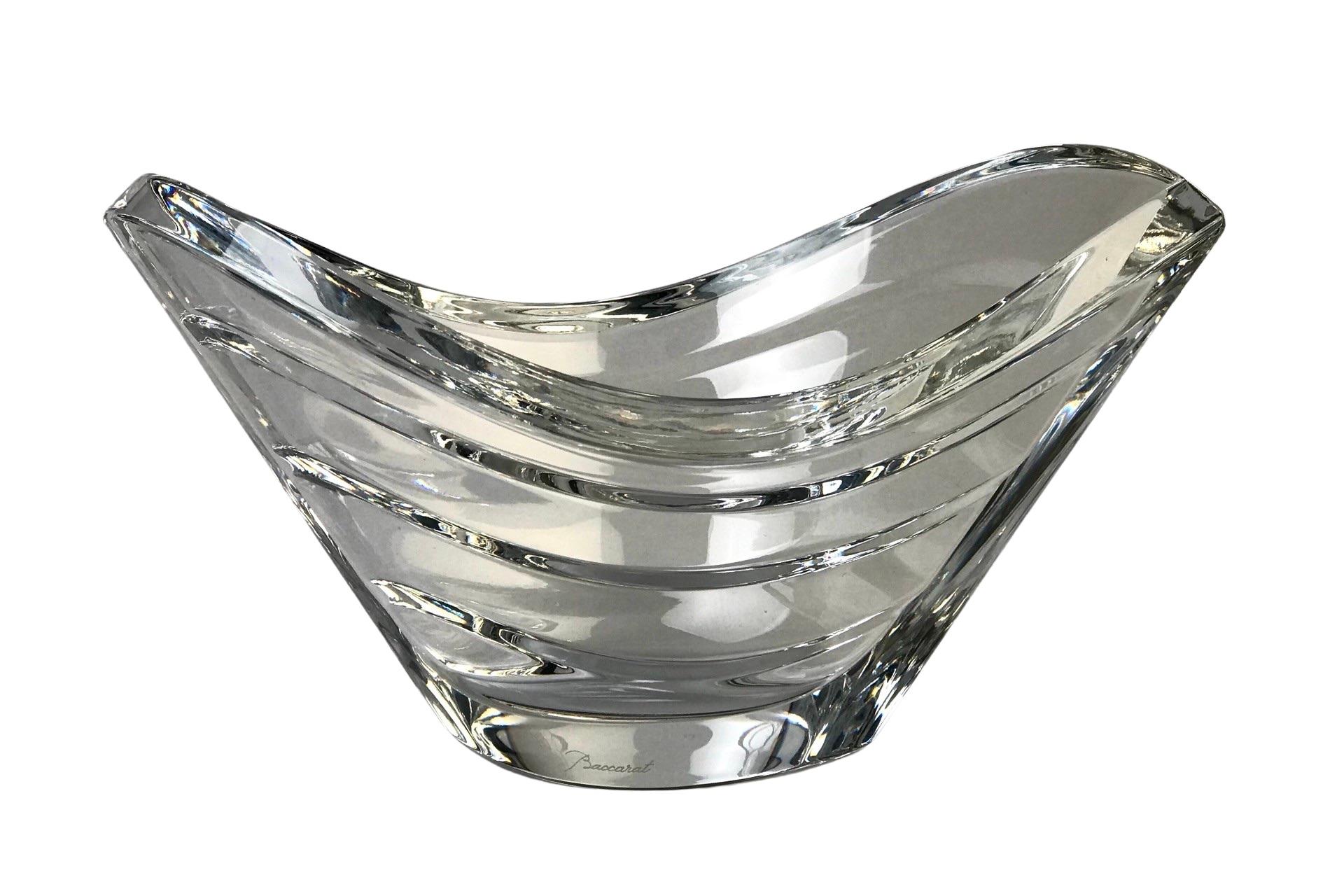 A luxurious bowl from crystal-sculpting experts Baccarat for all your hosting needs.
The edge of the vase dips like a gully, and the form is echoed throughout Clear crystal with undulations traveling down the side in five tiers. Designed for